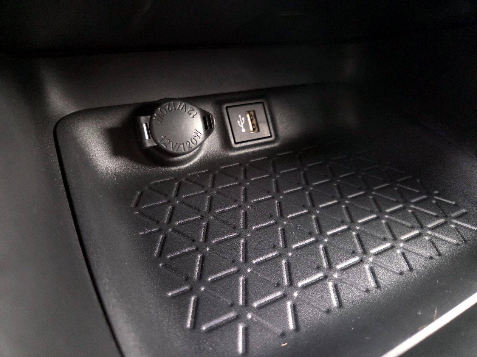 2025 Toyota RAV4 LE - Photo 19