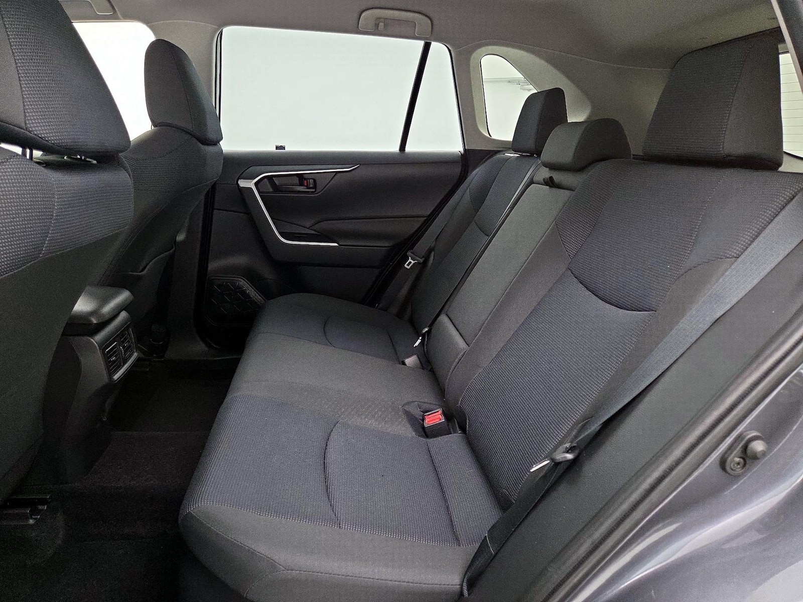 2025 Toyota RAV4 LE - Photo 20
