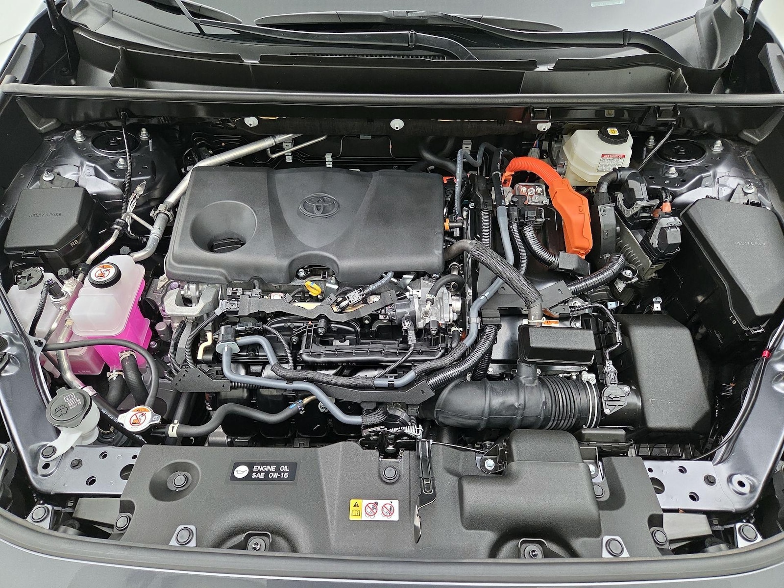 2025 Toyota RAV4 LE - Photo 23