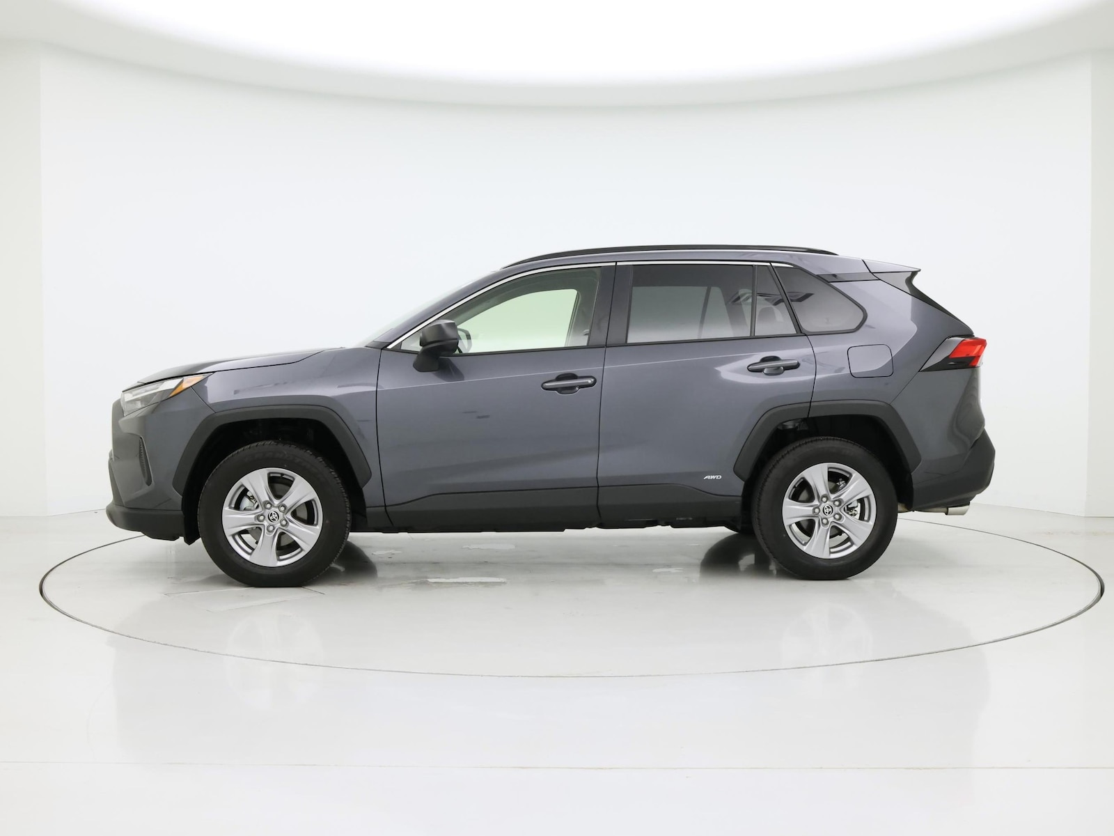 2025 Toyota RAV4 LE - Photo 4