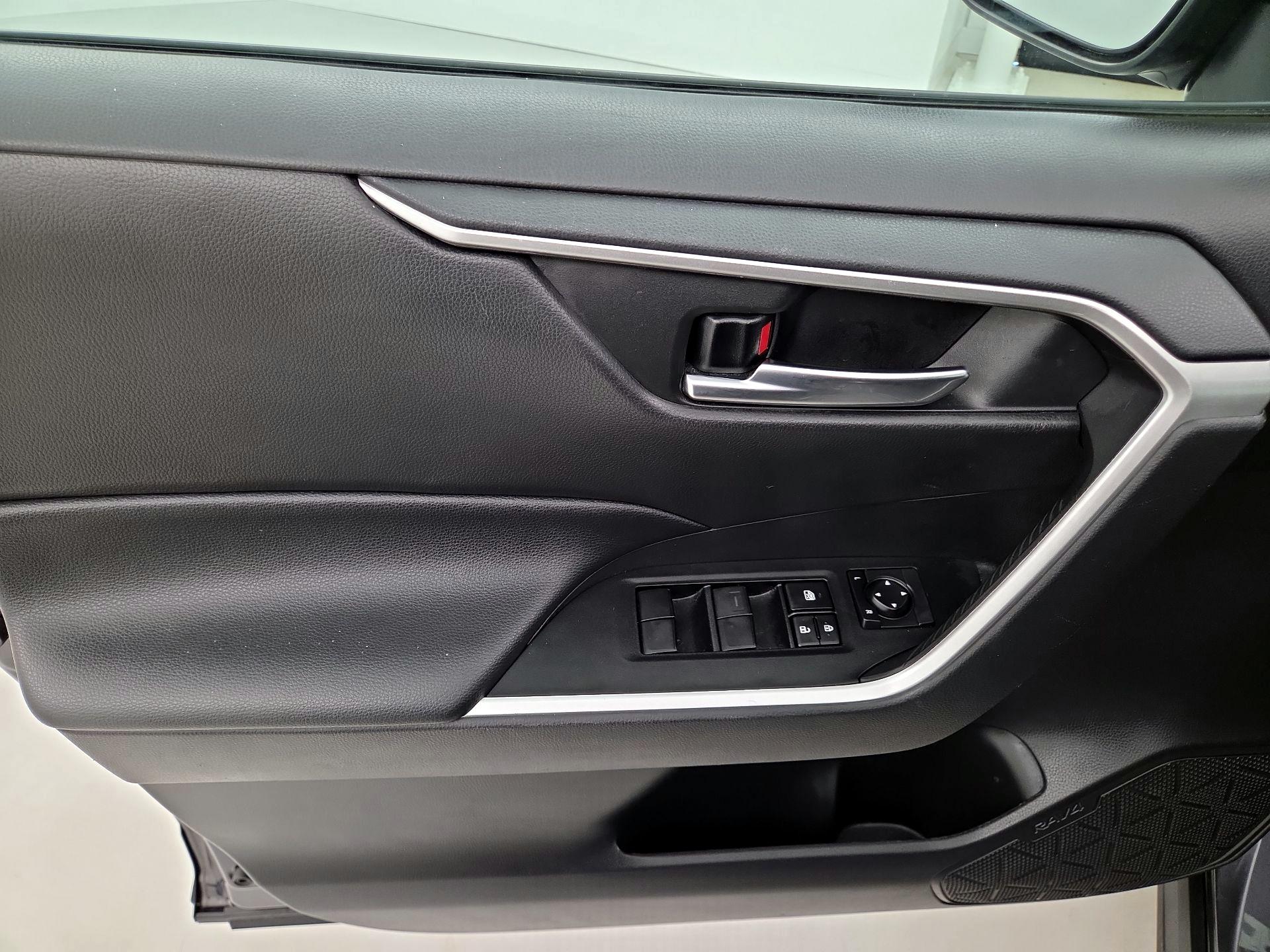 Thumbnail: 2021 Toyota RAV4 - 12