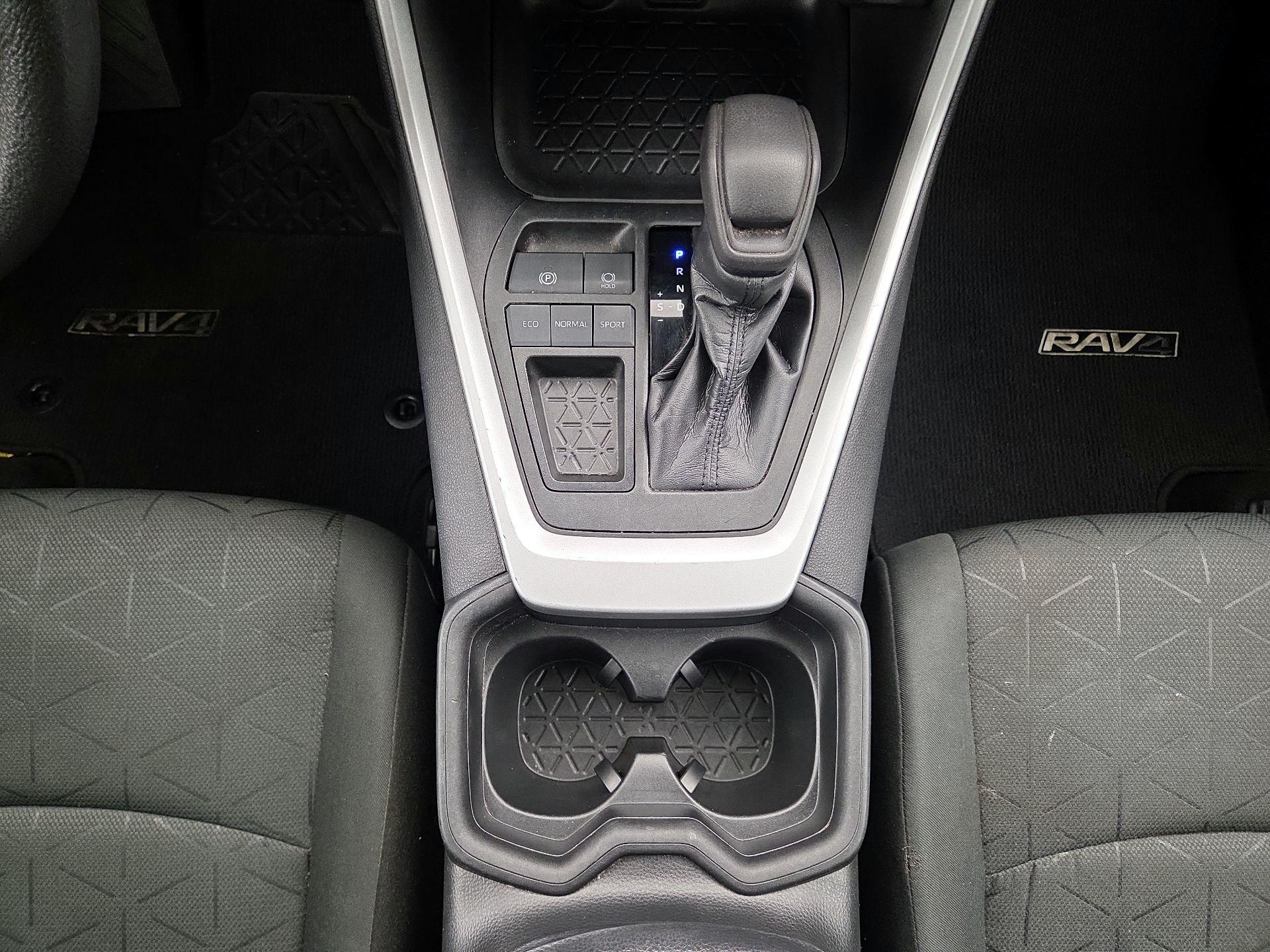 Thumbnail: 2021 Toyota RAV4 - 17
