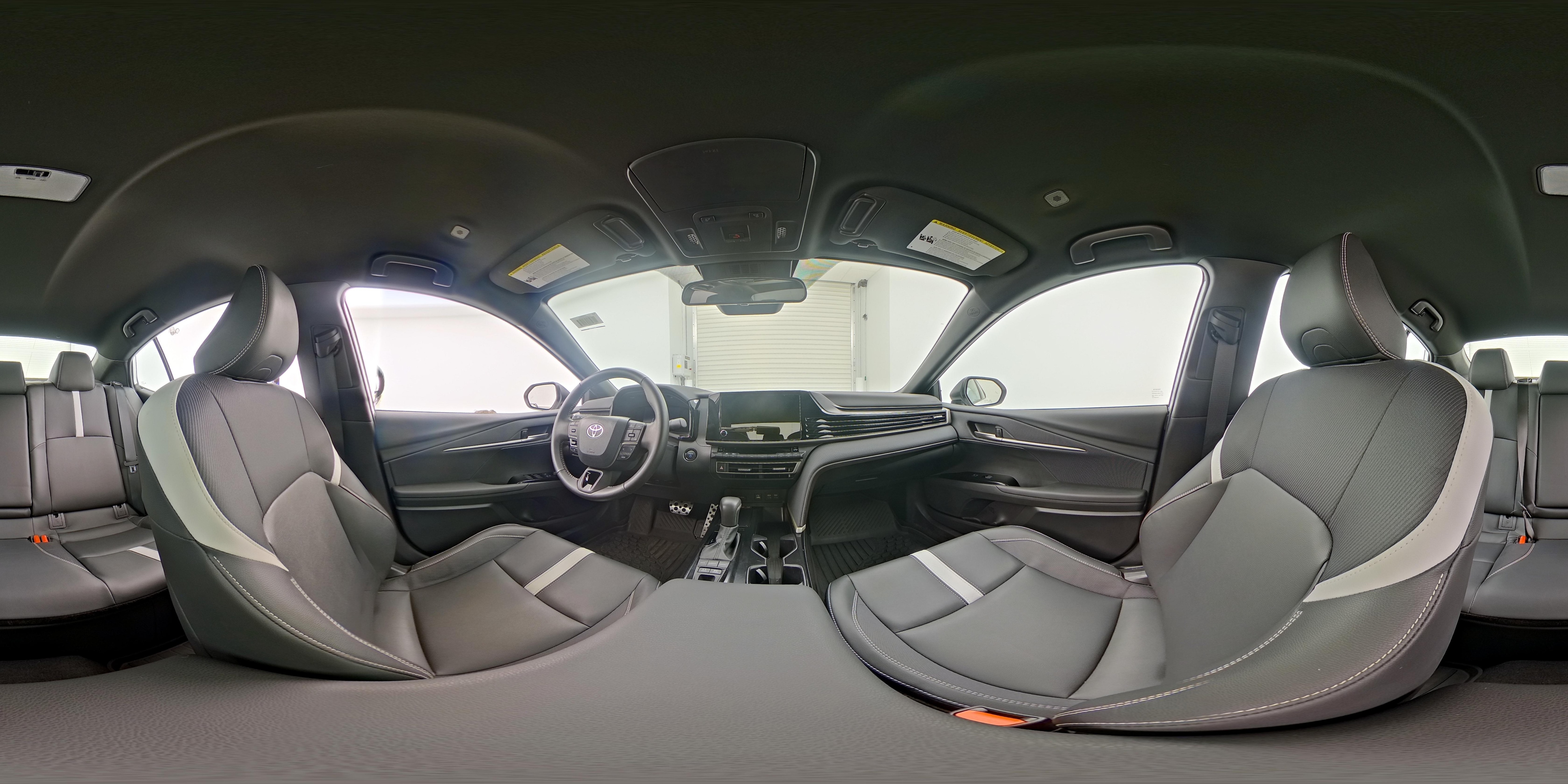 2025 Toyota Camry SE - Photo 24