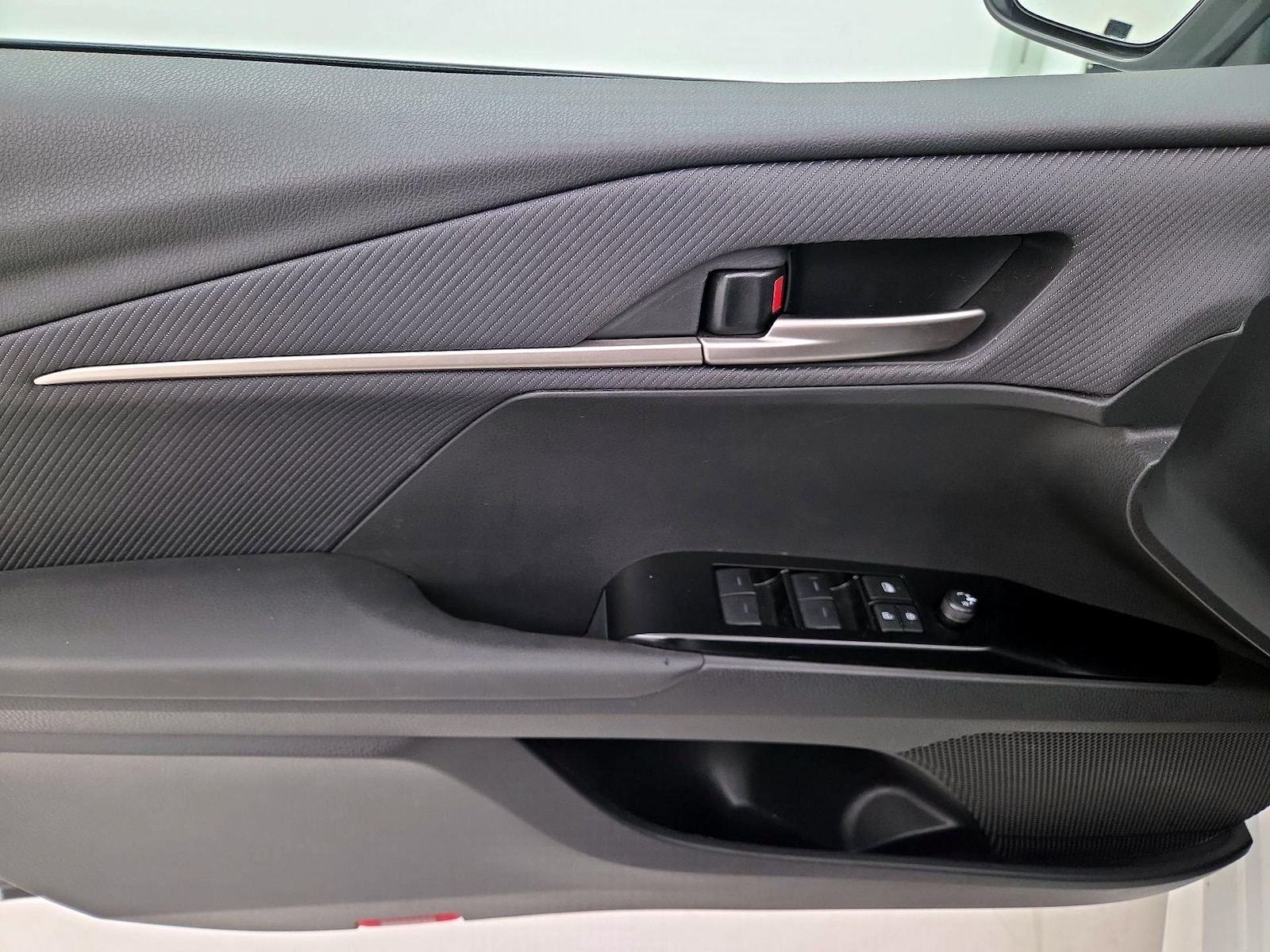 2025 Toyota Camry SE - Photo 13