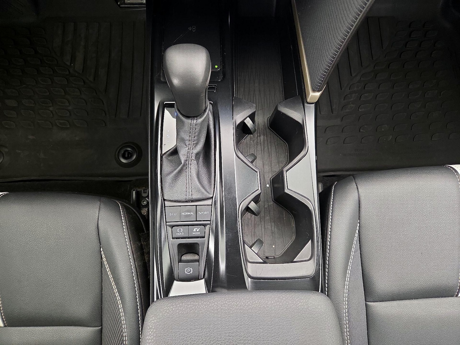 2025 Toyota Camry SE - Photo 18