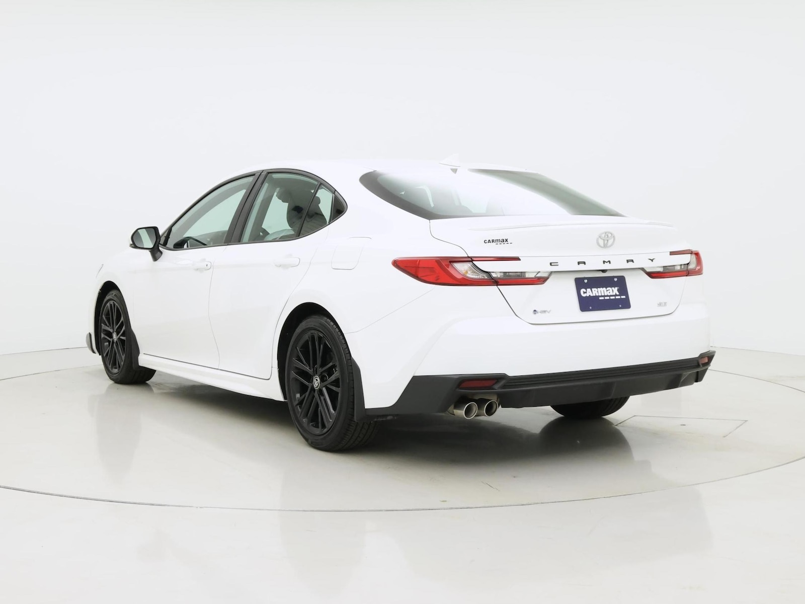 2025 Toyota Camry SE - Photo 3