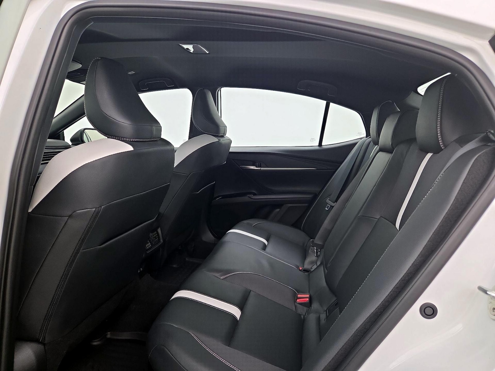 2025 Toyota Camry SE - Photo 20