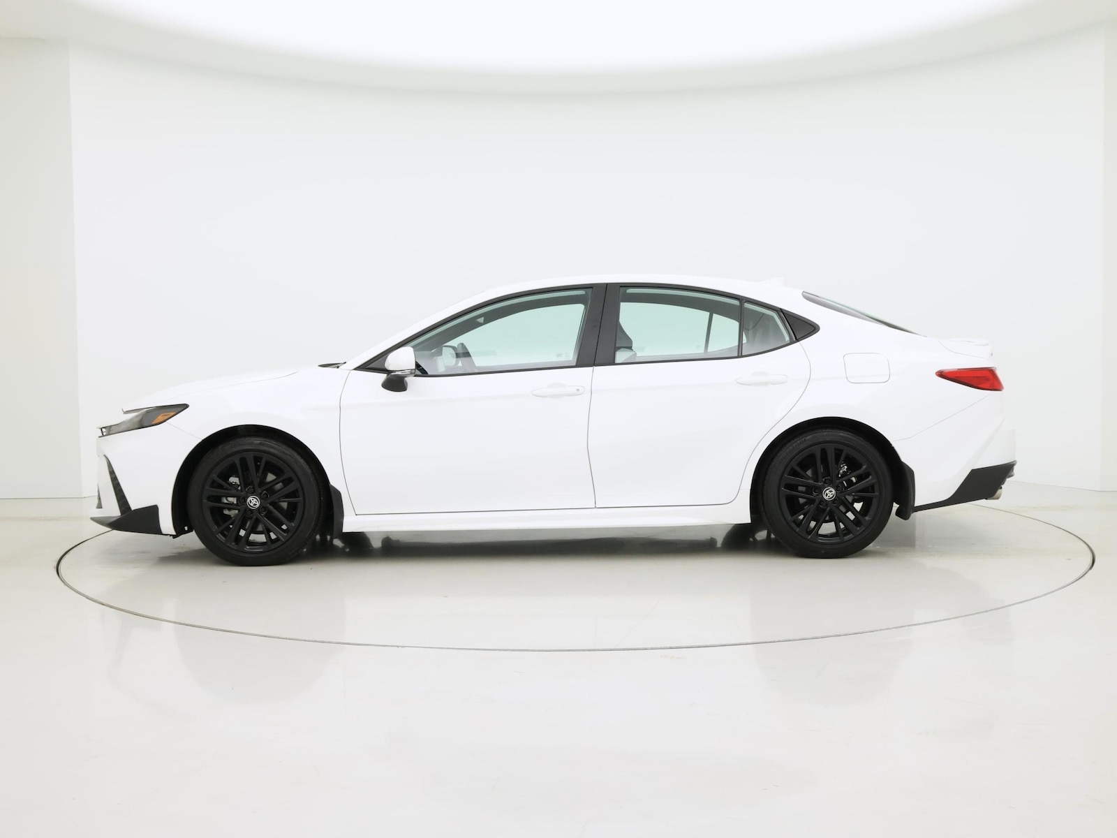 2025 Toyota Camry SE - Photo 4