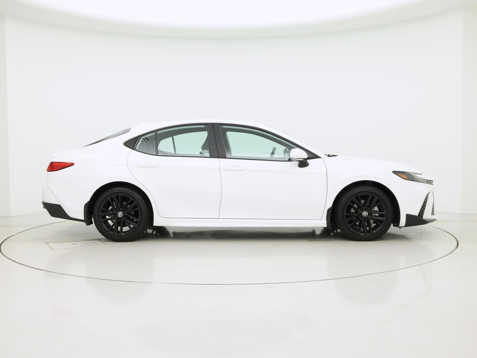 2025 Toyota Camry SE - Photo 8