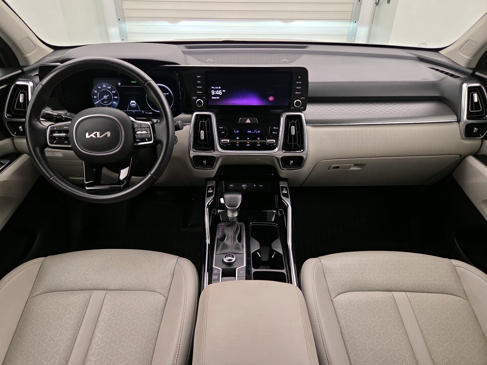 Thumbnail: 2023 Kia Sorento - 9