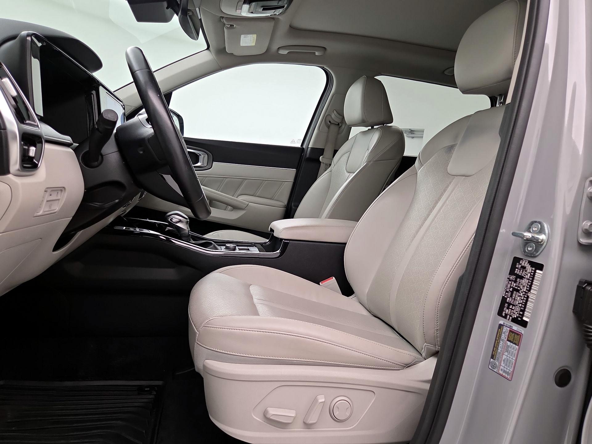 Thumbnail: 2023 Kia Sorento - 11