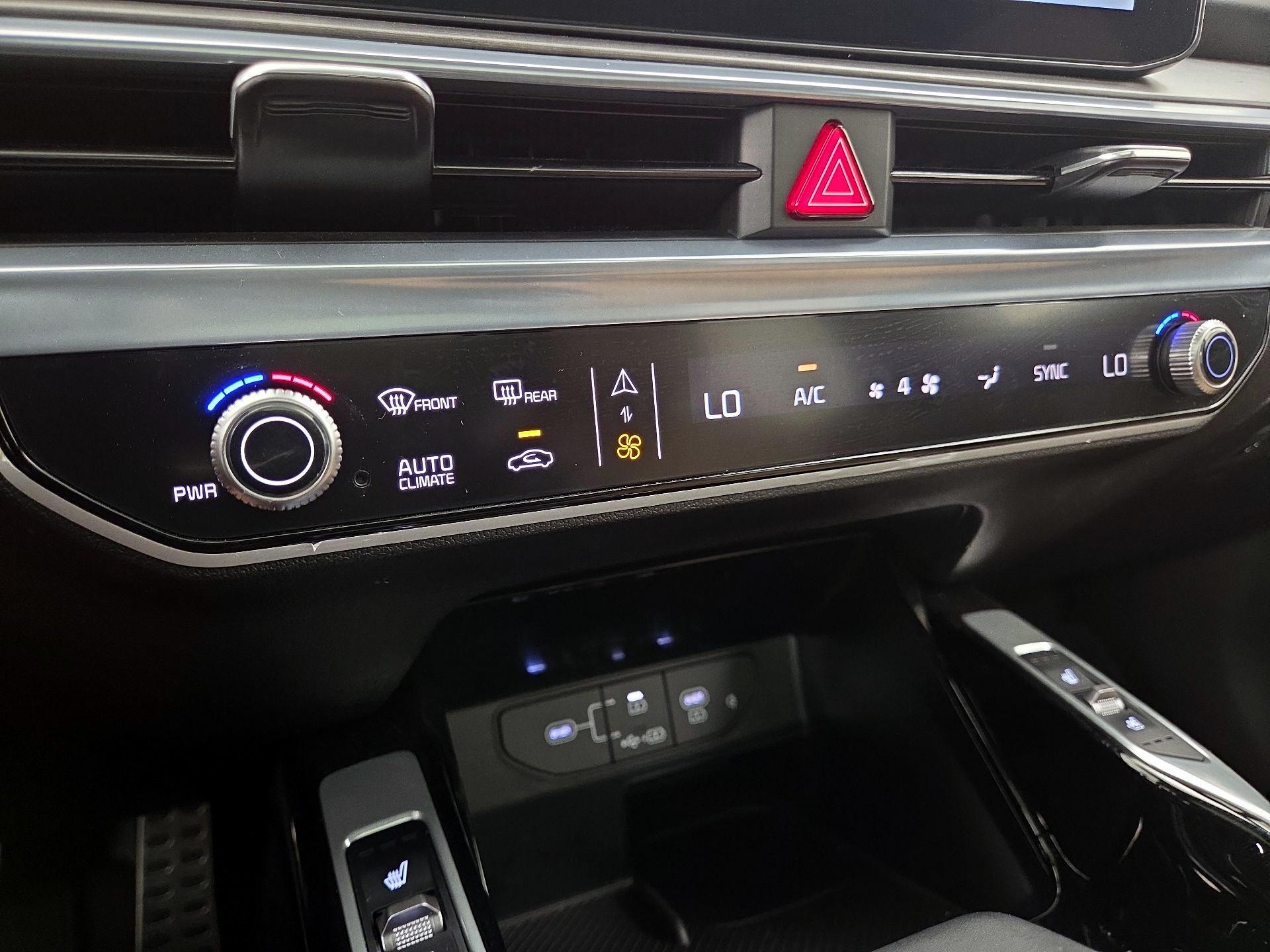 Thumbnail: 2024 Kia Sorento - 17