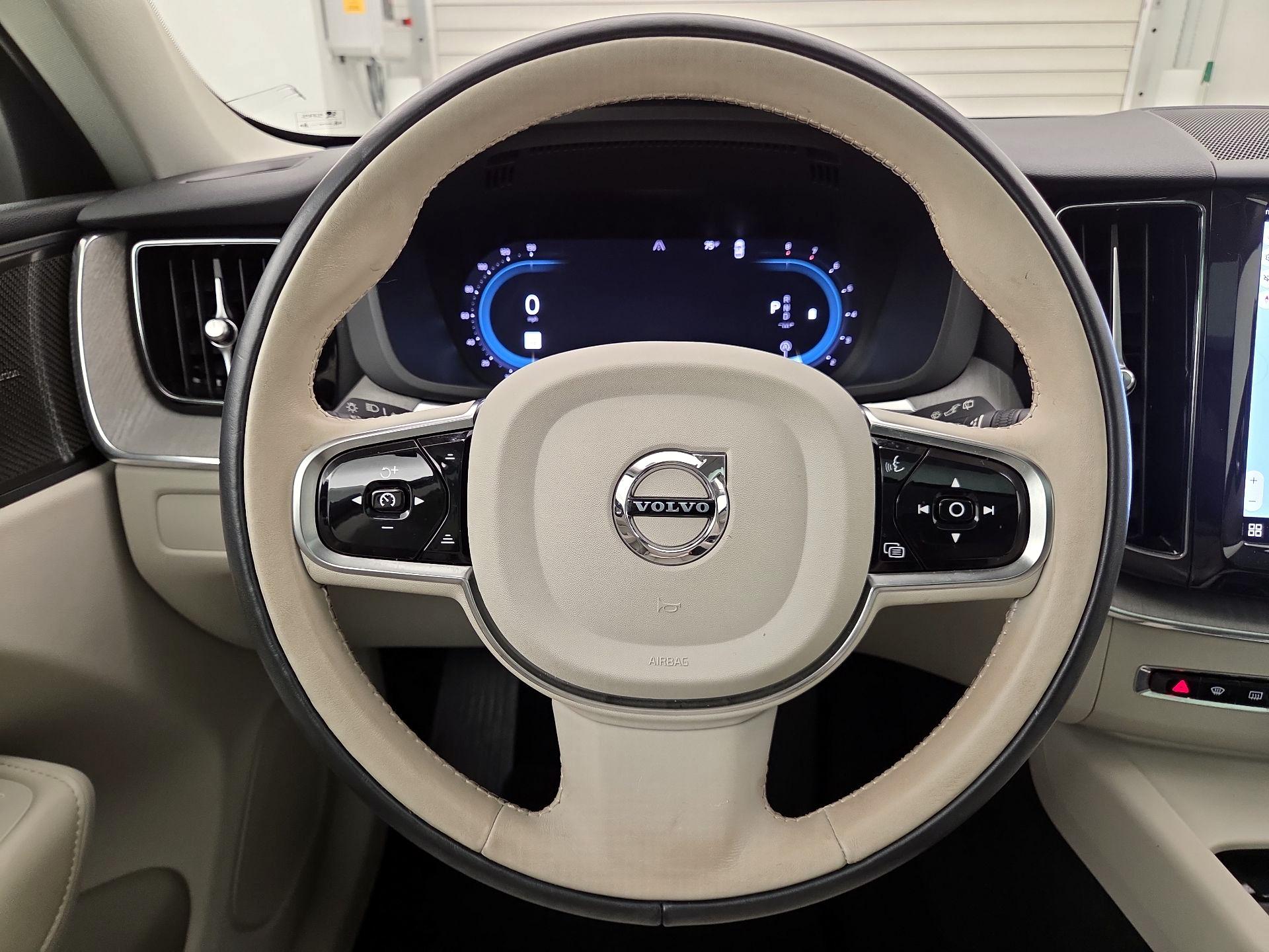 Thumbnail: 2024 Volvo XC60 - 10
