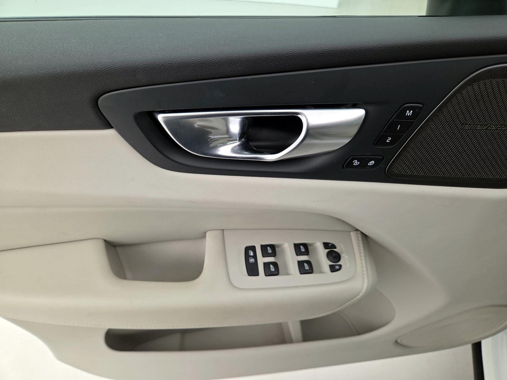 Thumbnail: 2024 Volvo XC60 - 12