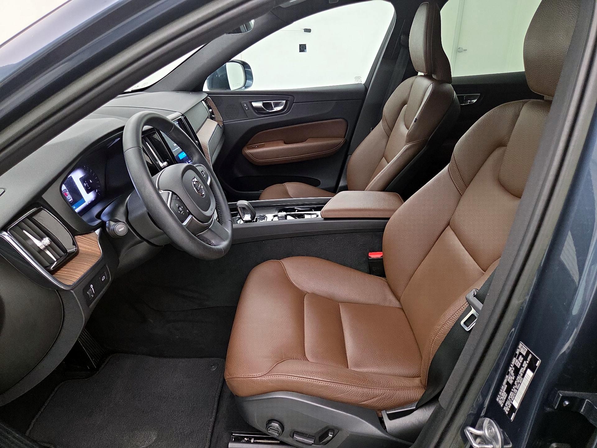 Thumbnail: 2022 Volvo XC60 - 11