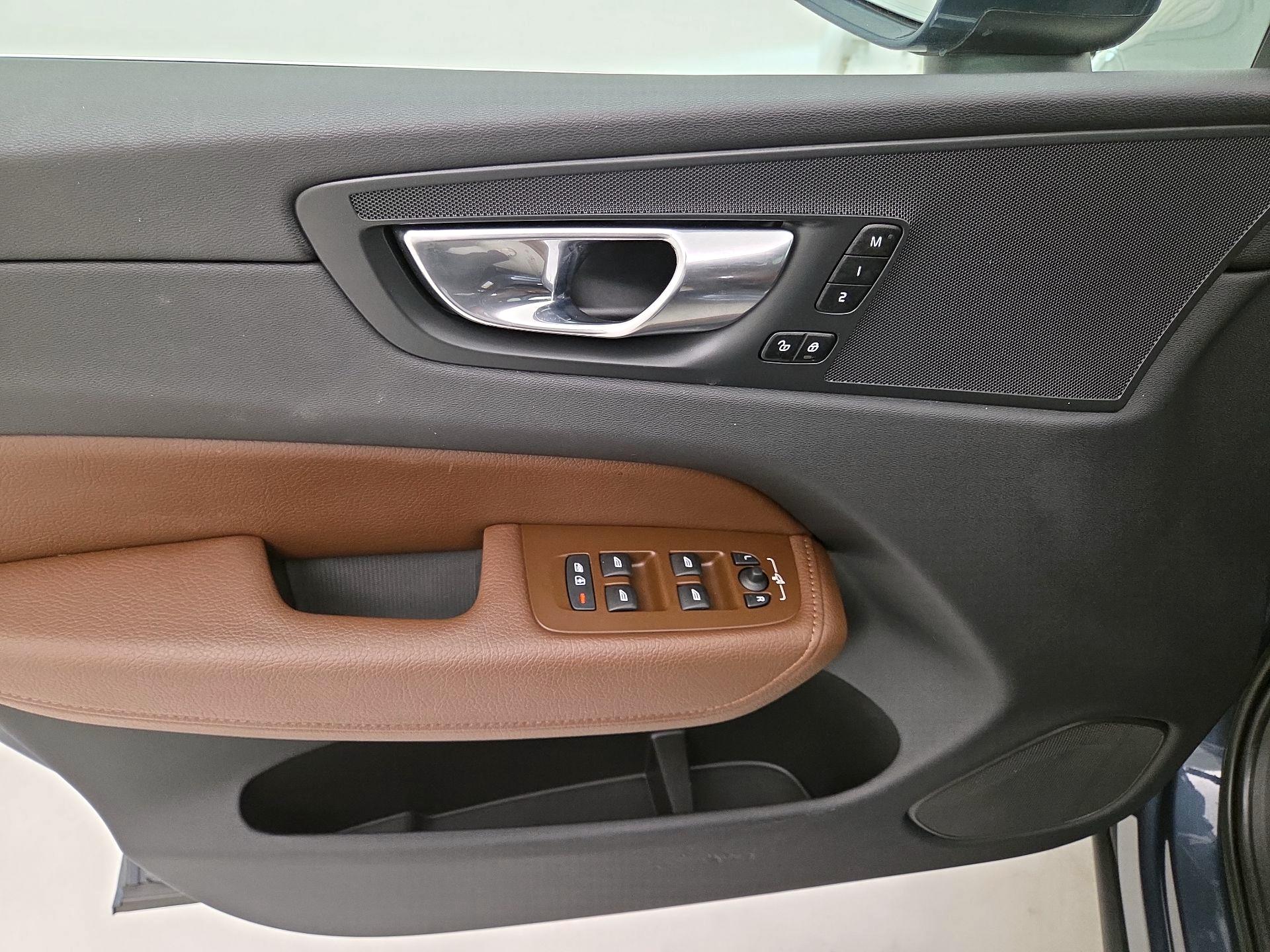 Thumbnail: 2022 Volvo XC60 - 12