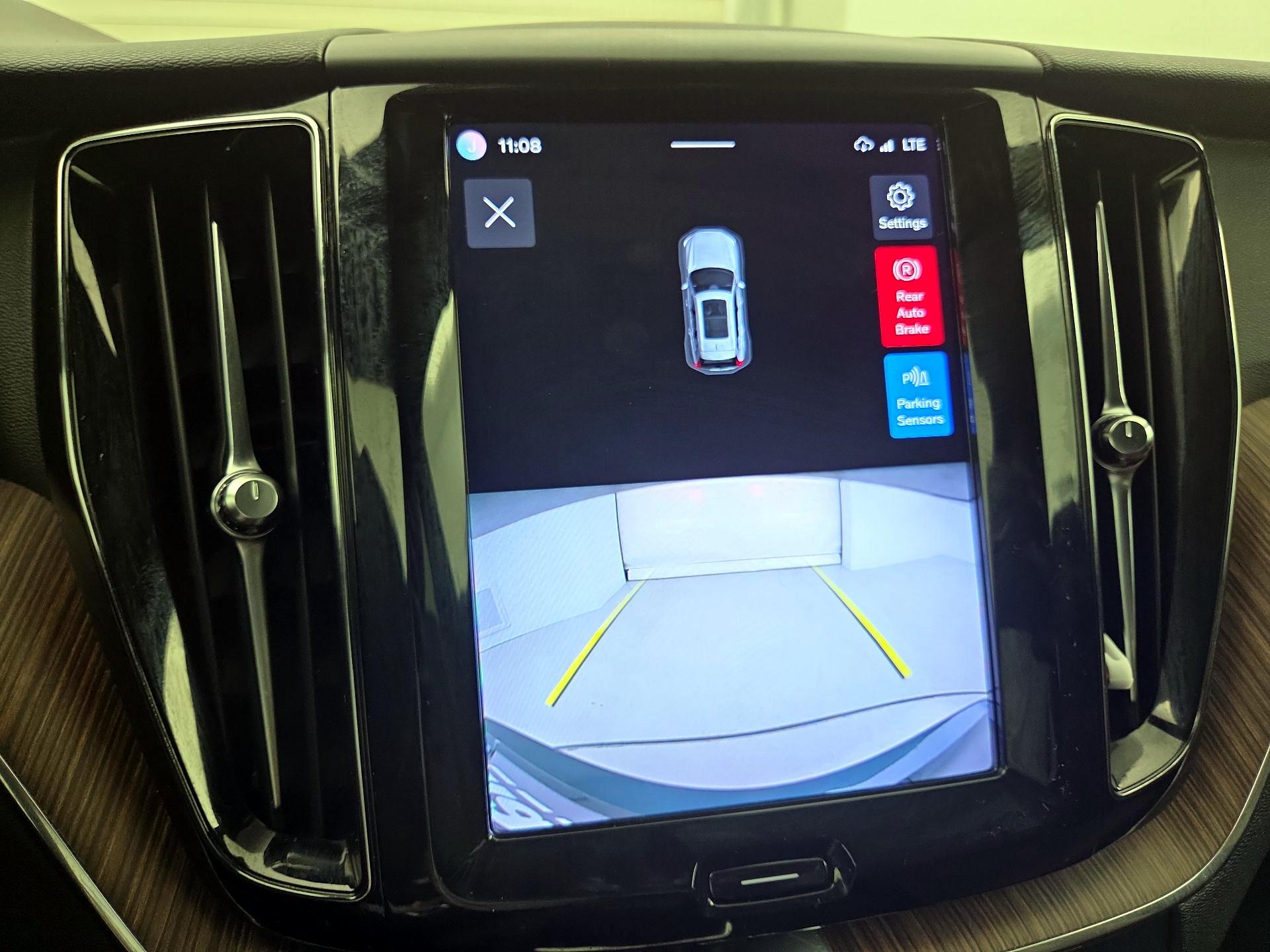 Thumbnail: 2022 Volvo XC60 - 14