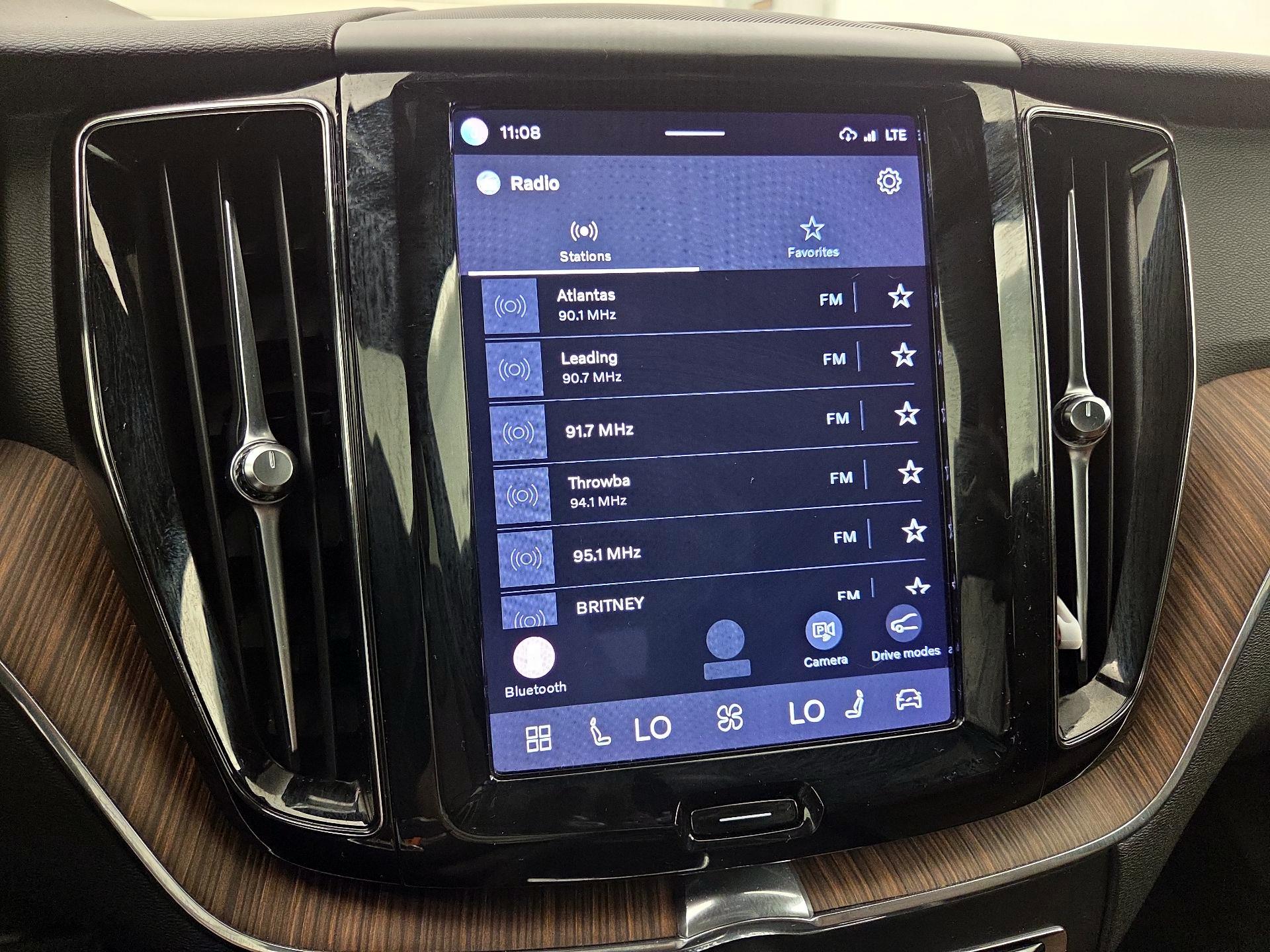 Thumbnail: 2022 Volvo XC60 - 15