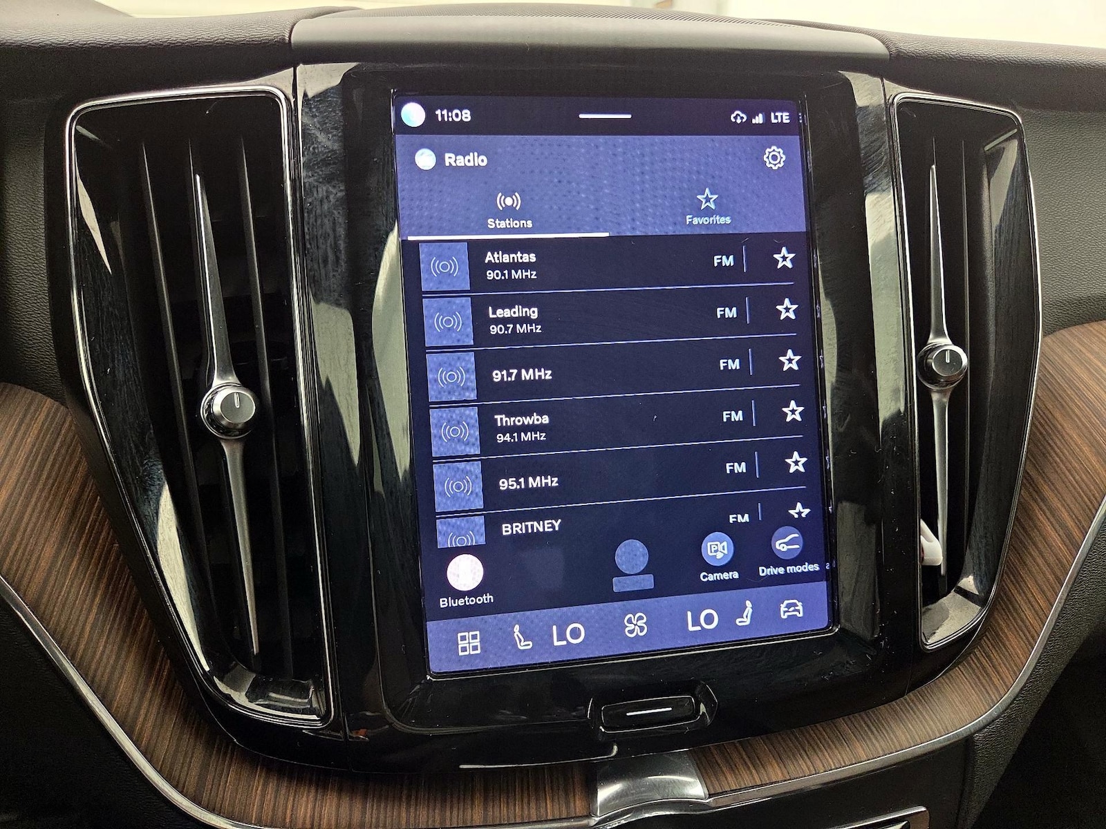2022 Volvo XC60 Momentum - Photo 16