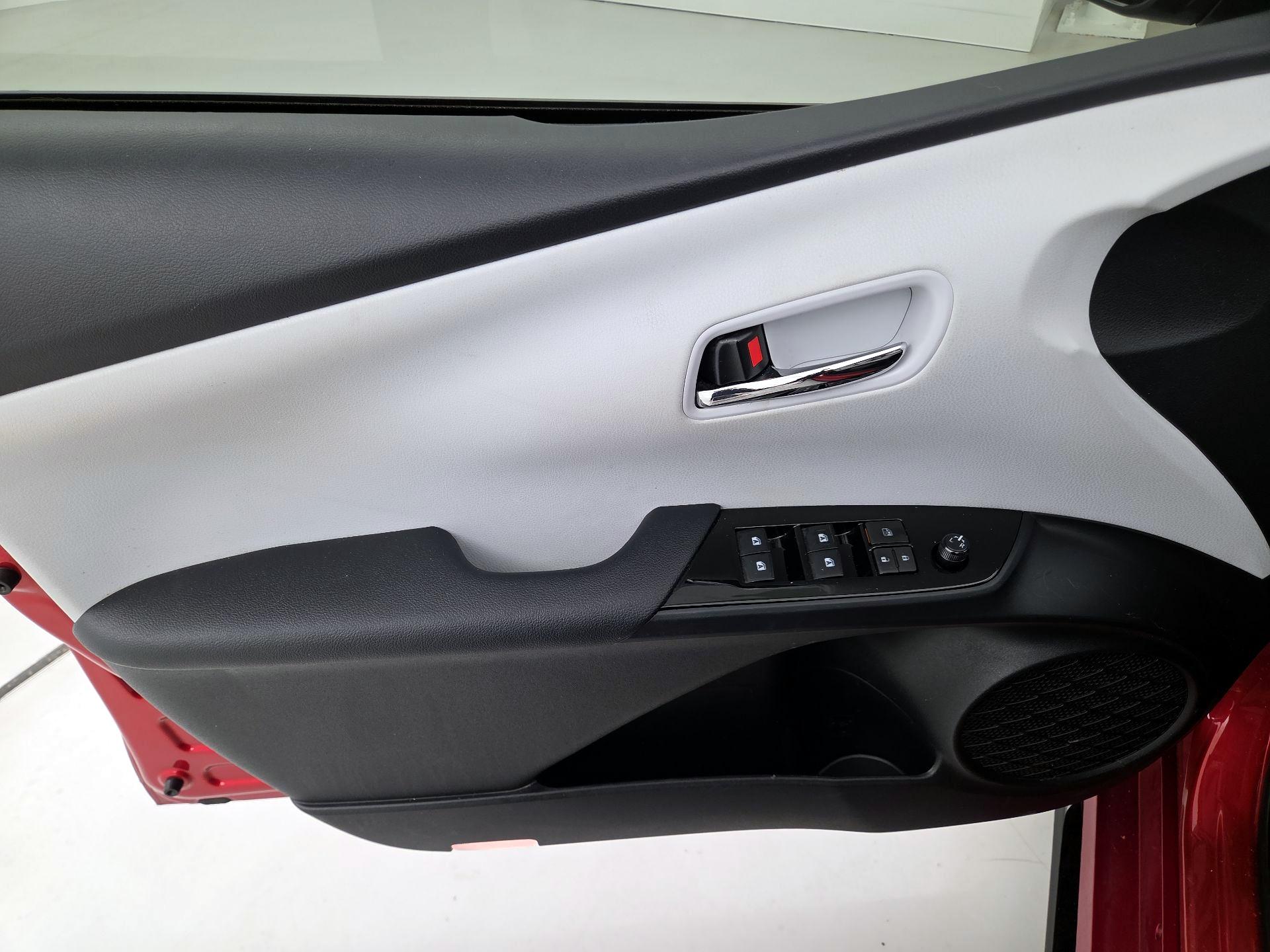 Thumbnail: 2017 Toyota Prius - 12