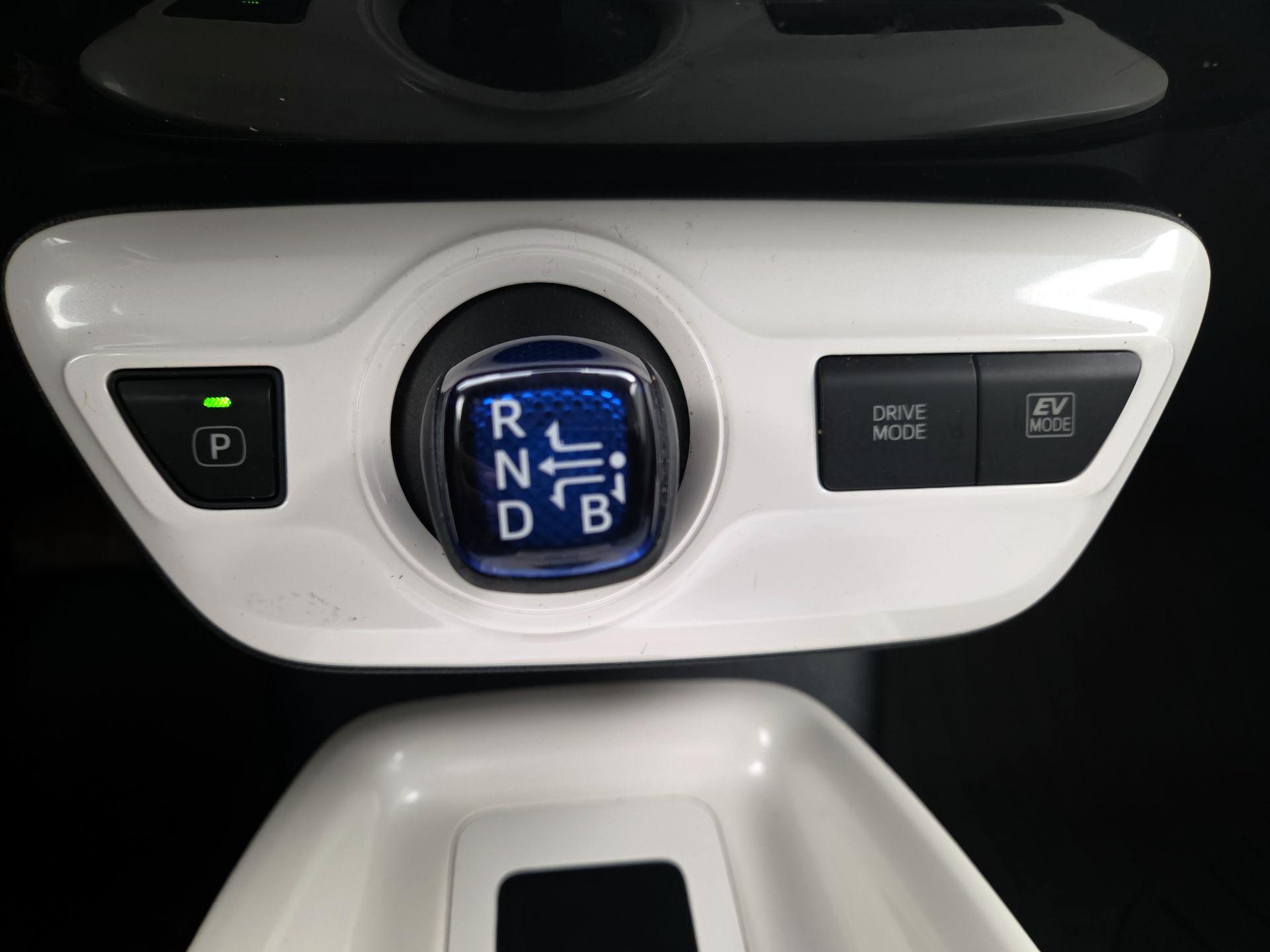 Thumbnail: 2017 Toyota Prius - 18