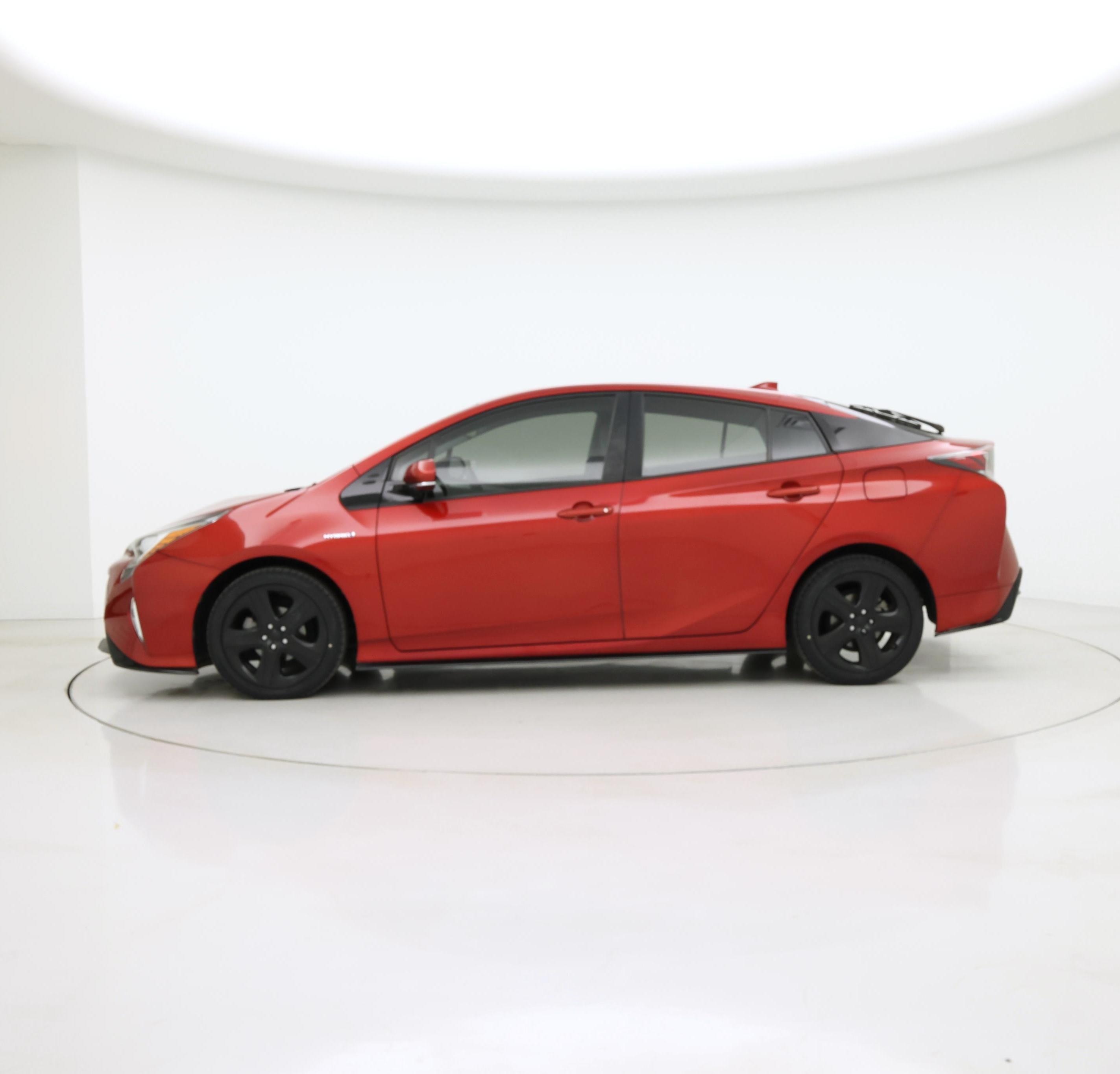 Thumbnail: 2017 Toyota Prius - 3