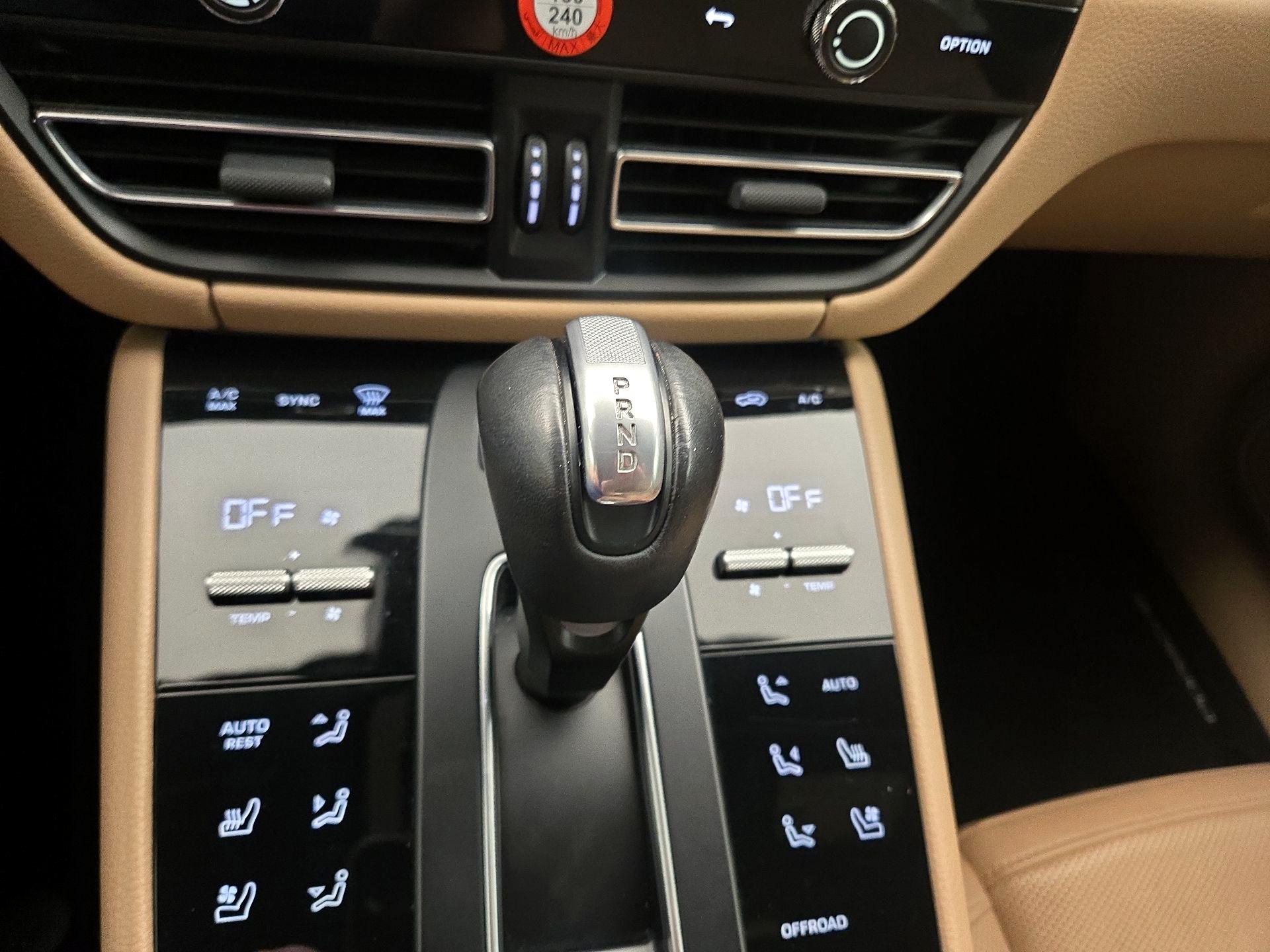 Thumbnail: 2023 Porsche Macan - 18