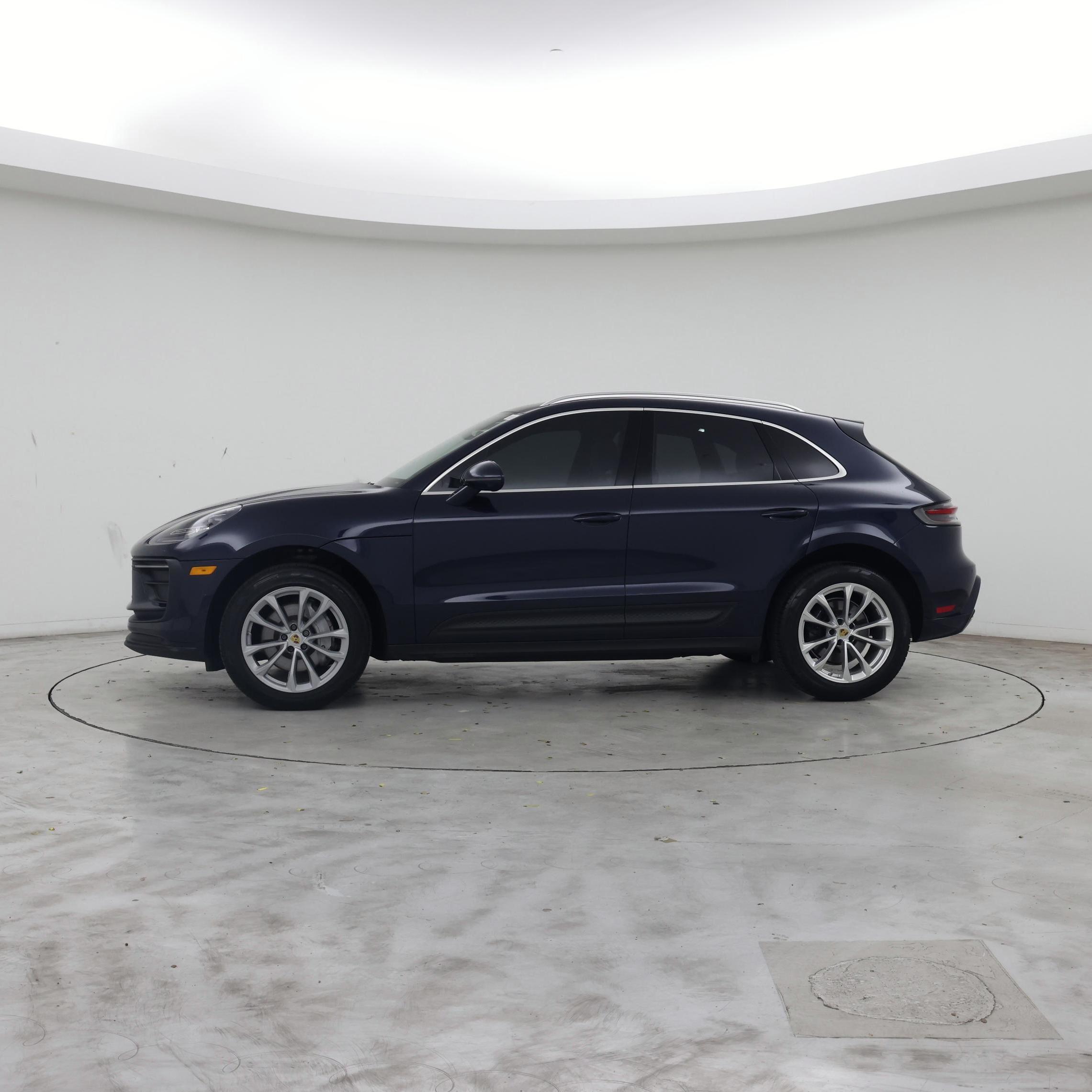 Thumbnail: 2023 Porsche Macan - 3