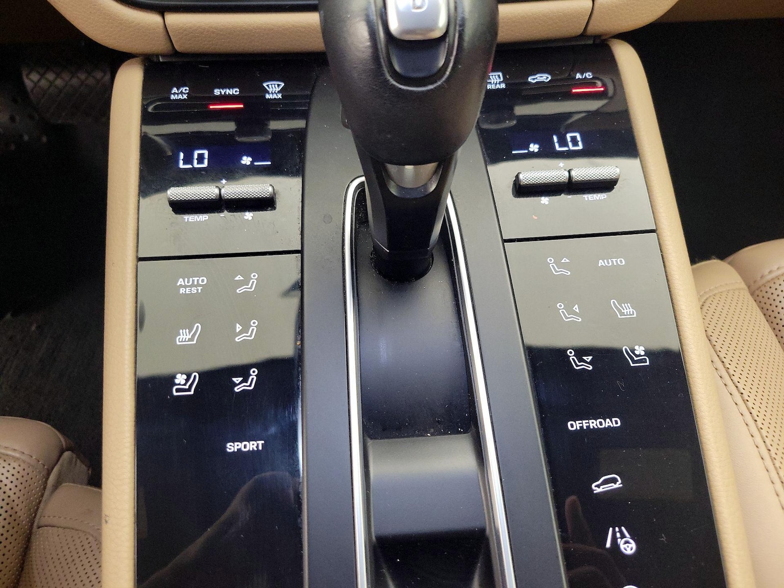 2023 Porsche Macan T - Photo 17