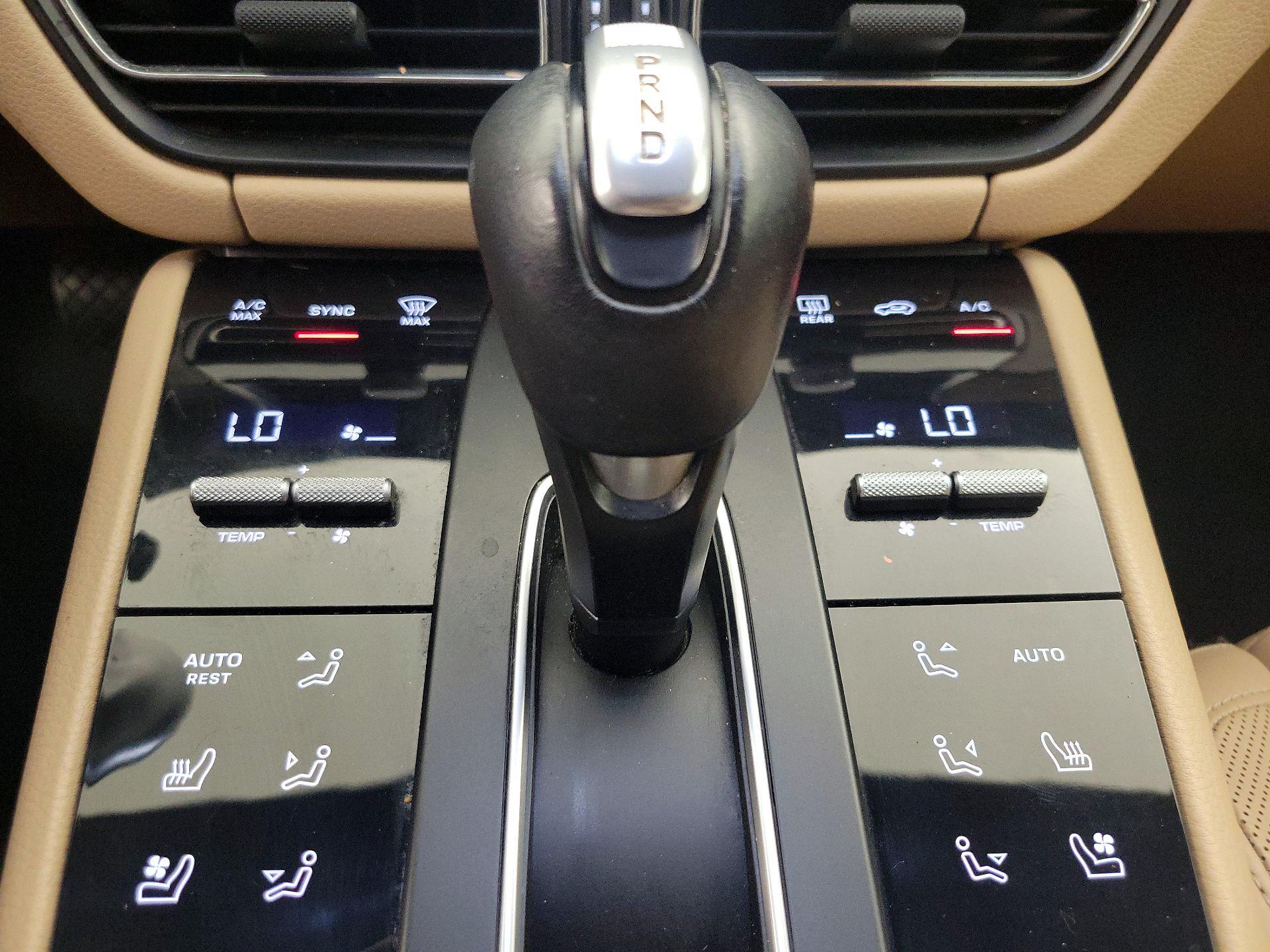 Thumbnail: 2023 Porsche Macan - 17