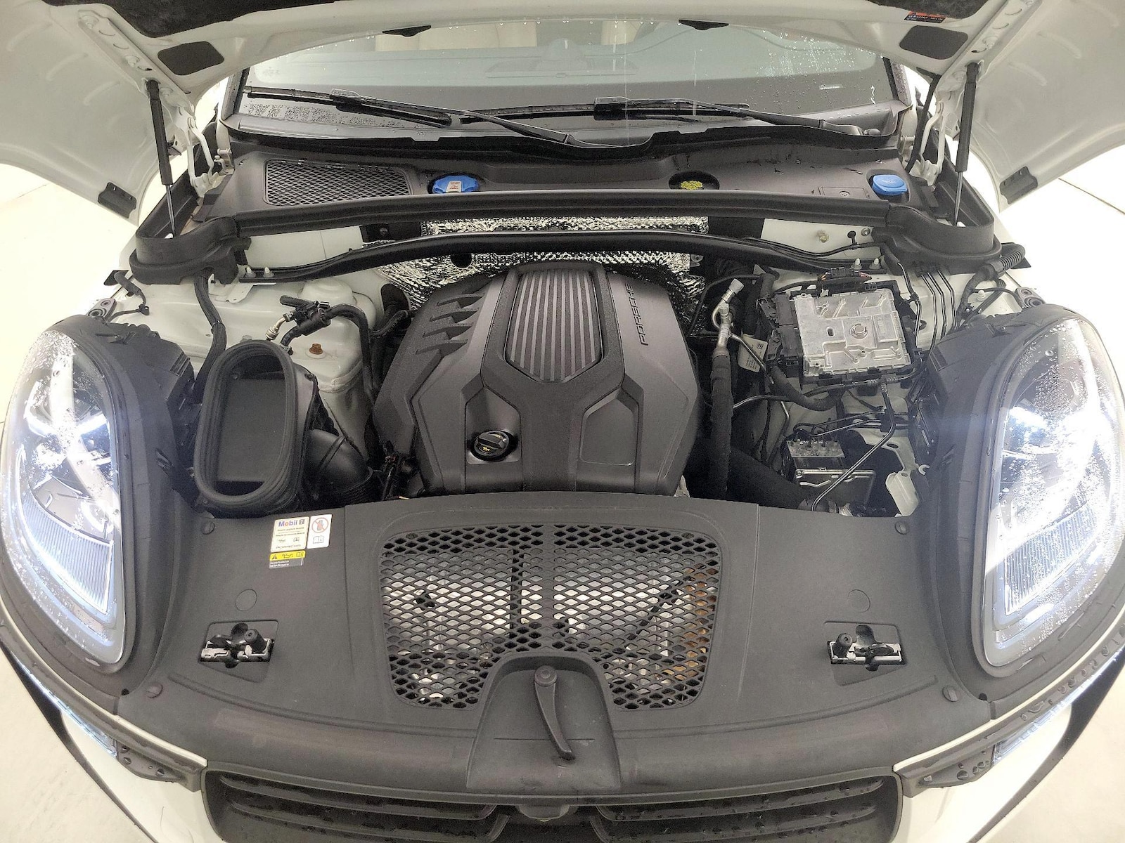 2023 Porsche Macan T - Photo 23