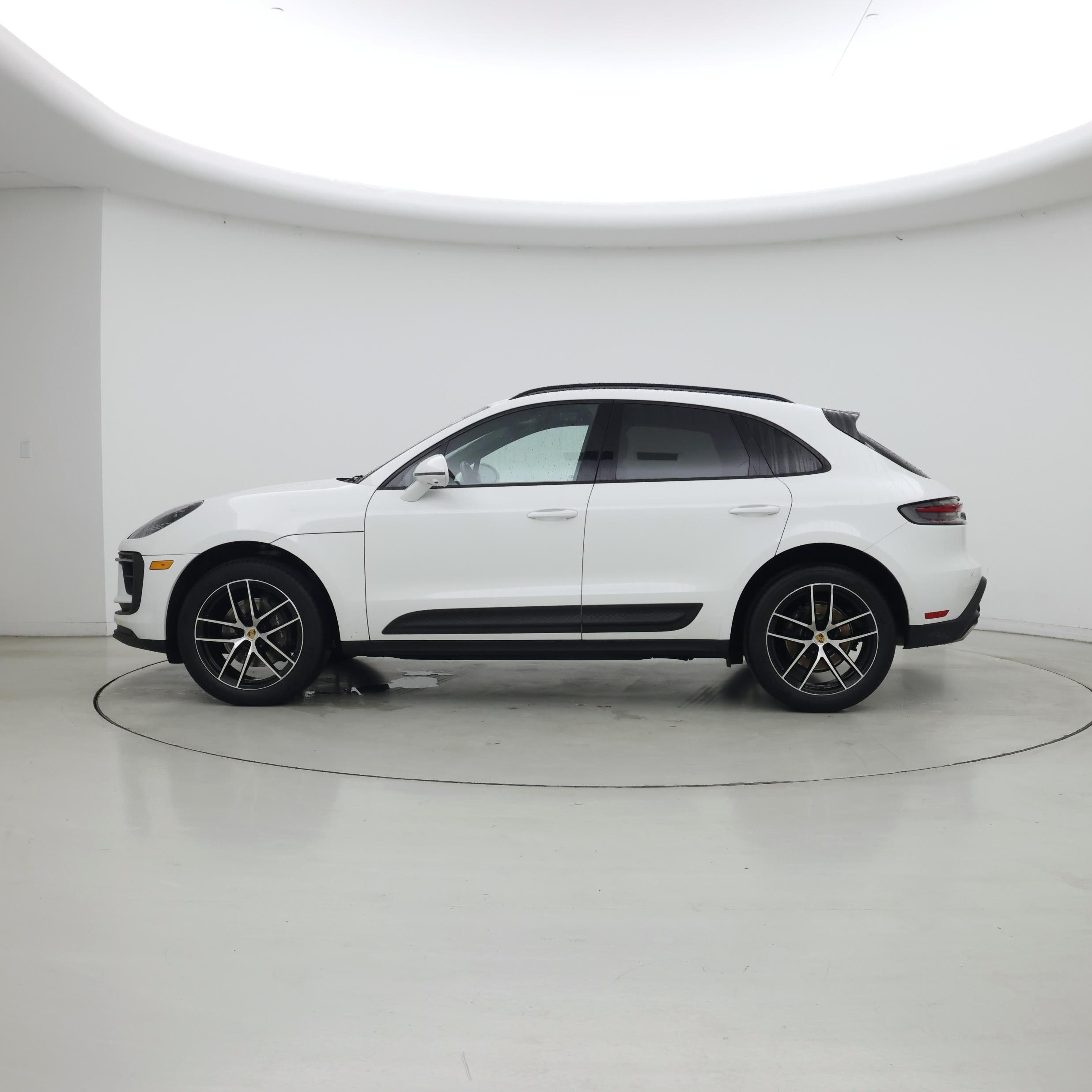 Thumbnail: 2023 Porsche Macan - 3