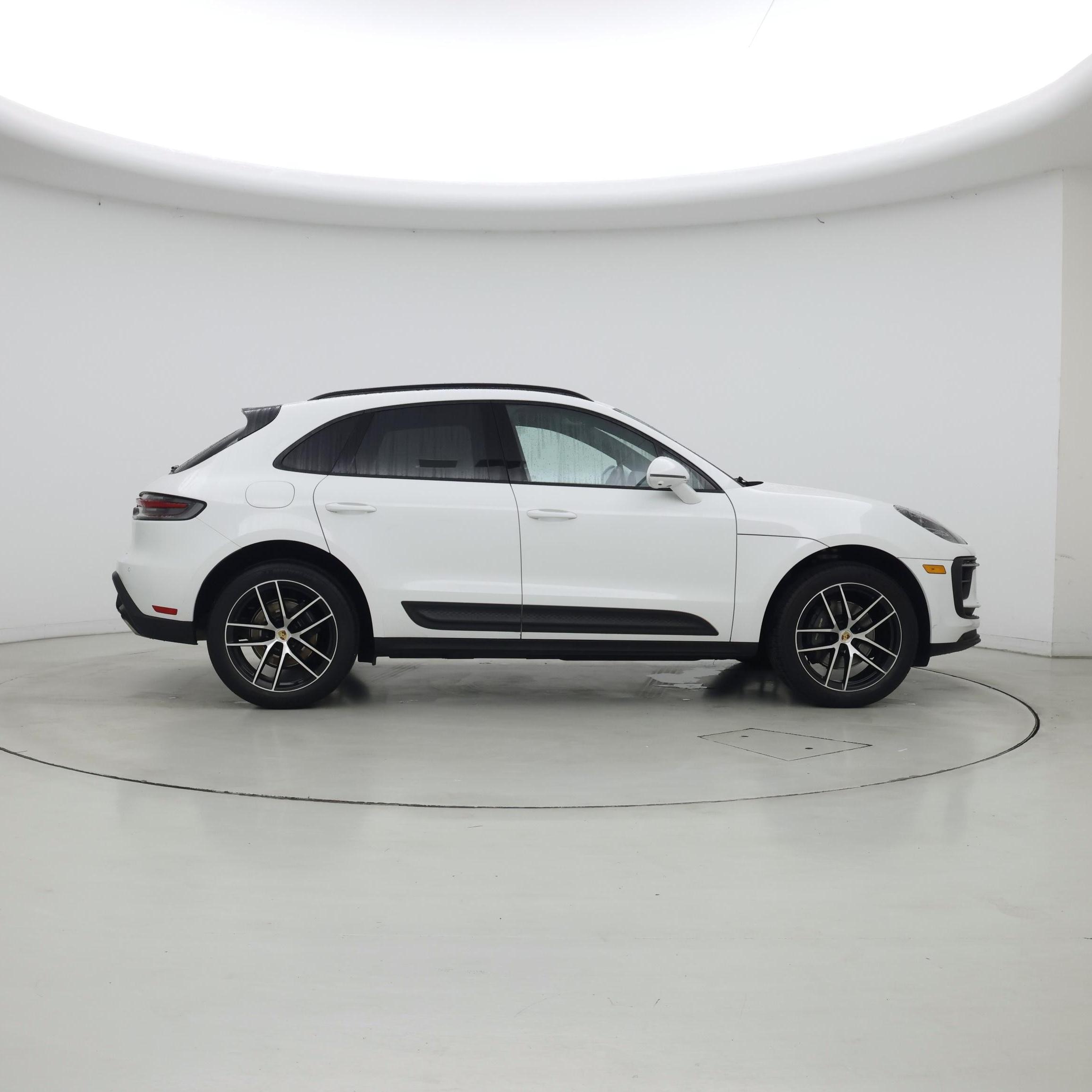 Thumbnail: 2023 Porsche Macan - 7
