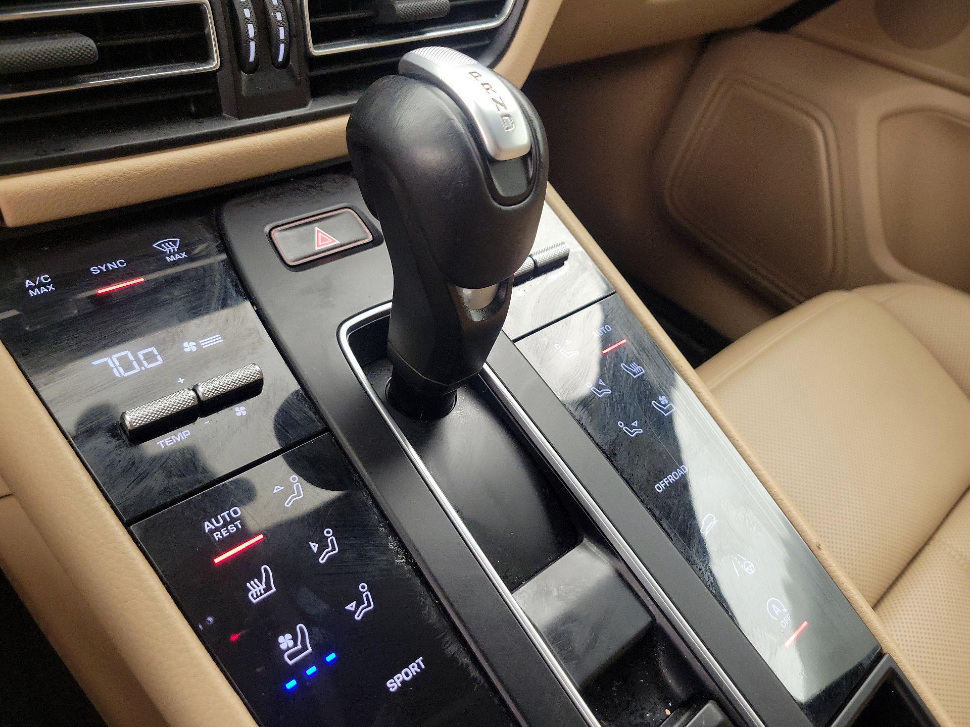 Thumbnail: 2023 Porsche Macan - 17