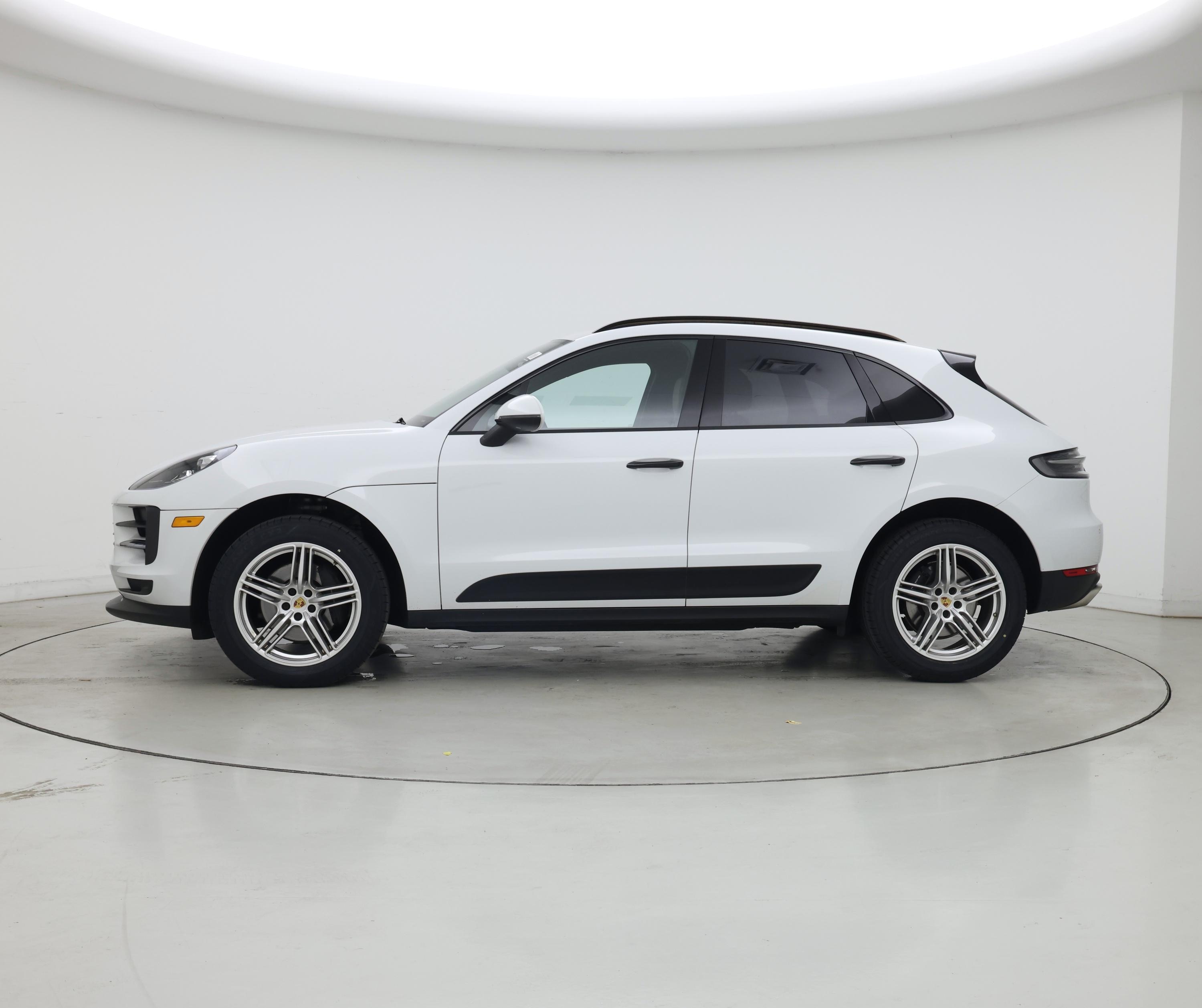 Thumbnail: 2020 Porsche Macan - 3