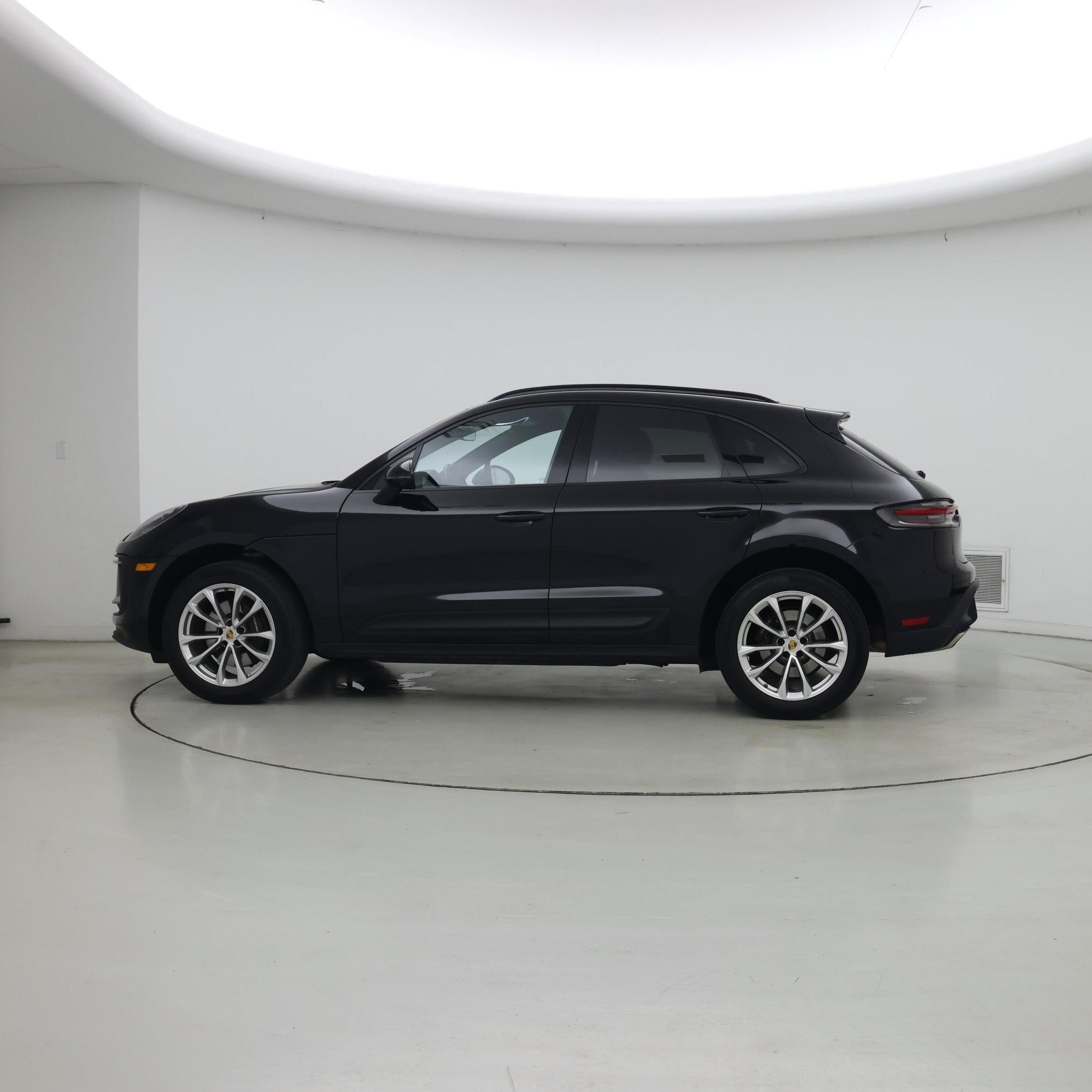 Thumbnail: 2023 Porsche Macan - 3