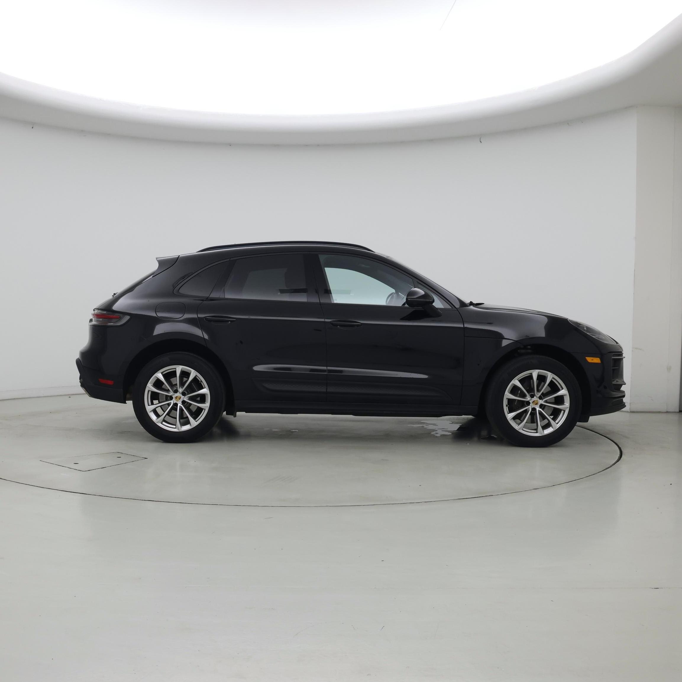 Thumbnail: 2023 Porsche Macan - 7
