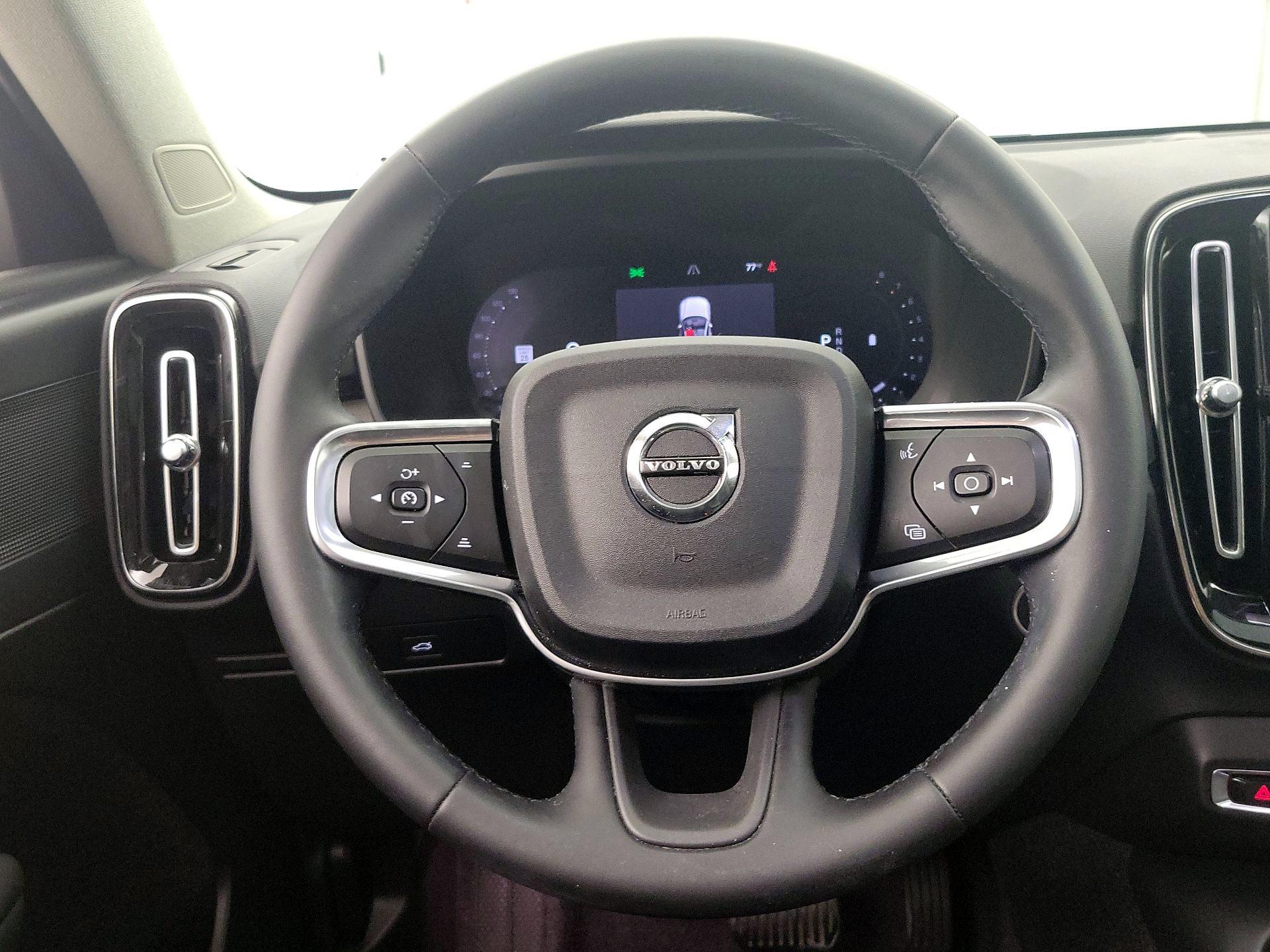 Thumbnail: 2024 Volvo XC40 - 10