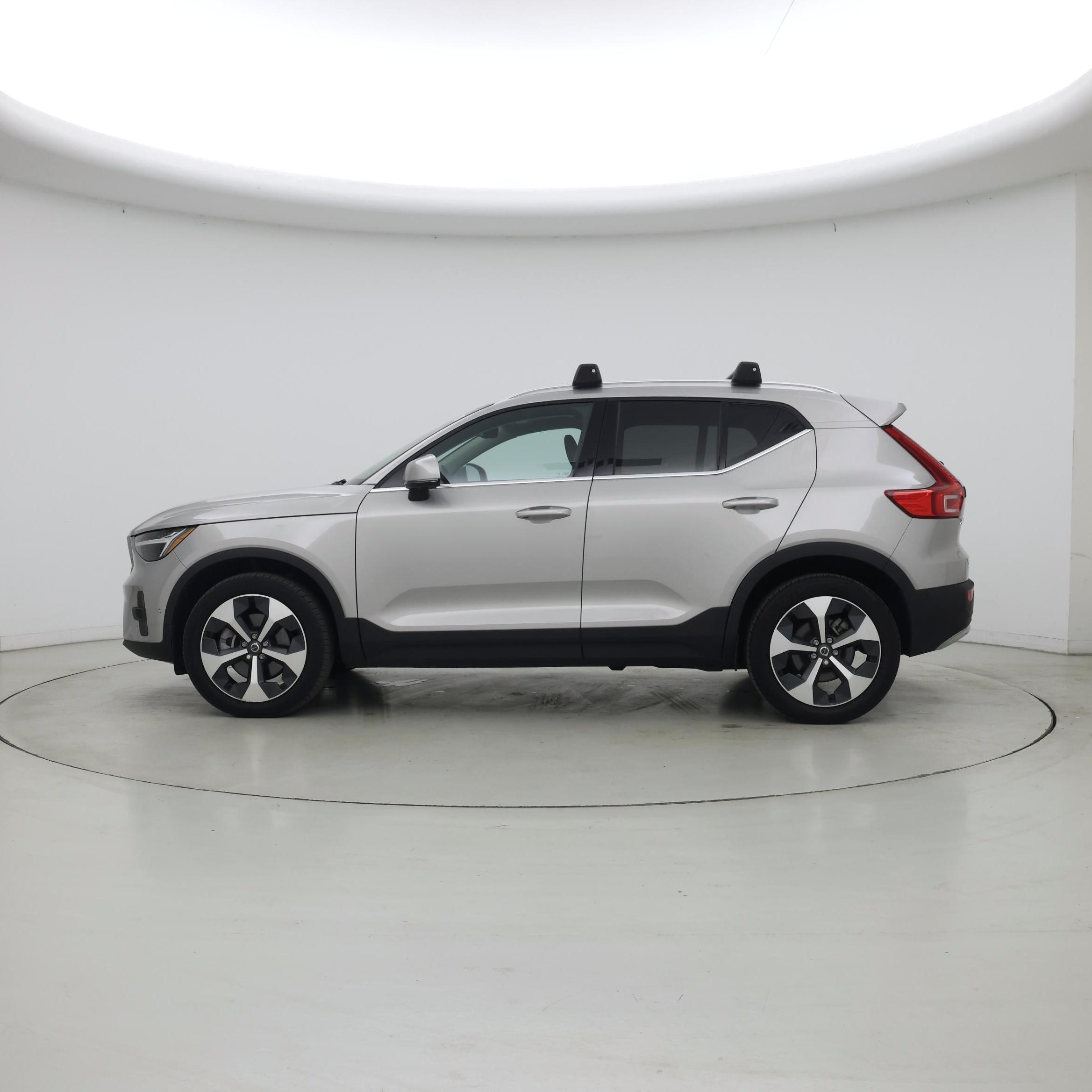 Thumbnail: 2024 Volvo XC40 - 3