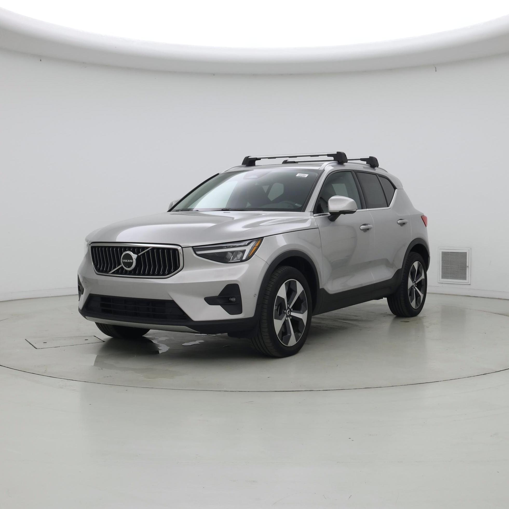 Thumbnail: 2024 Volvo XC40 - 4