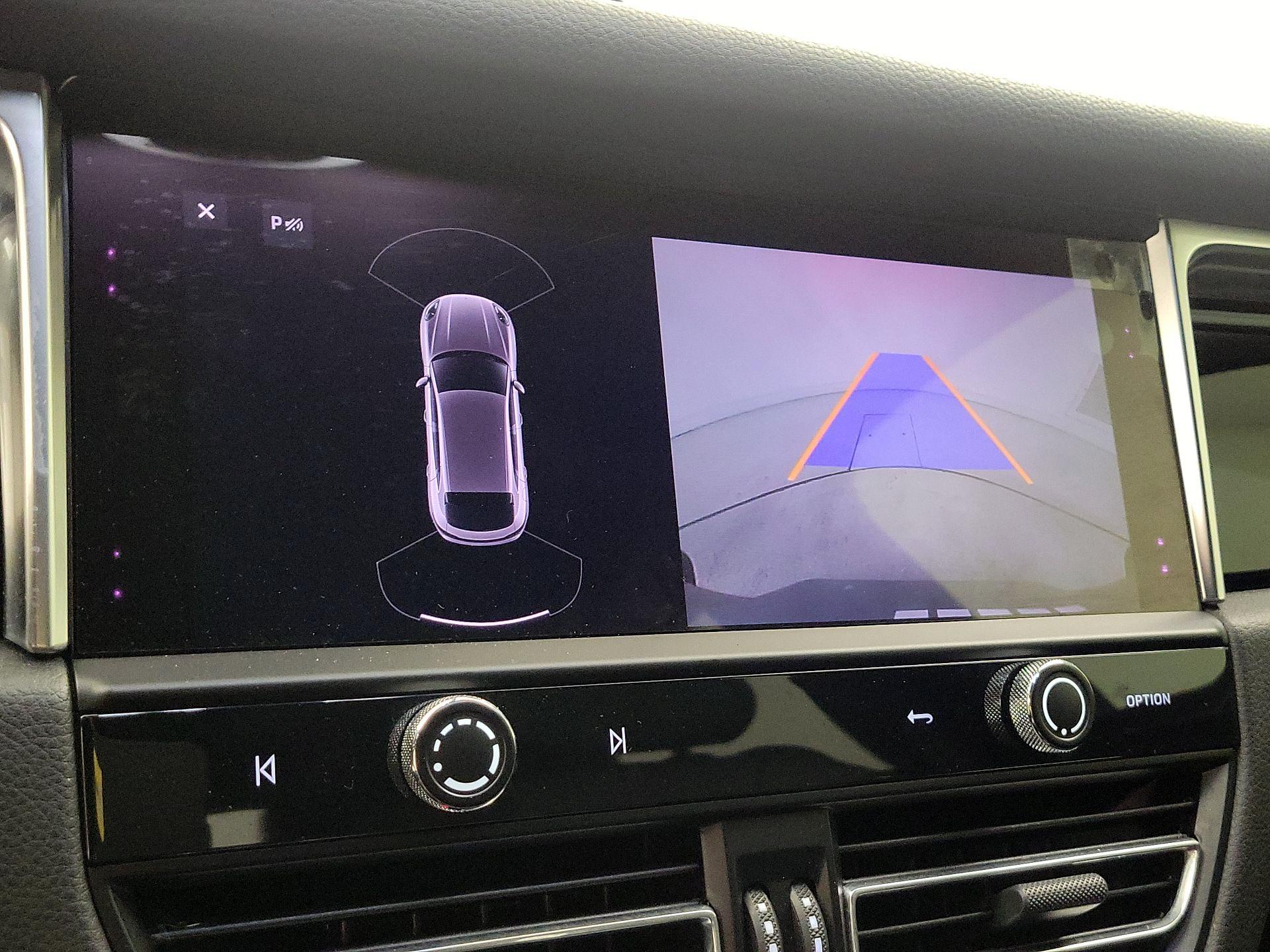 Thumbnail: 2023 Porsche Macan - 15