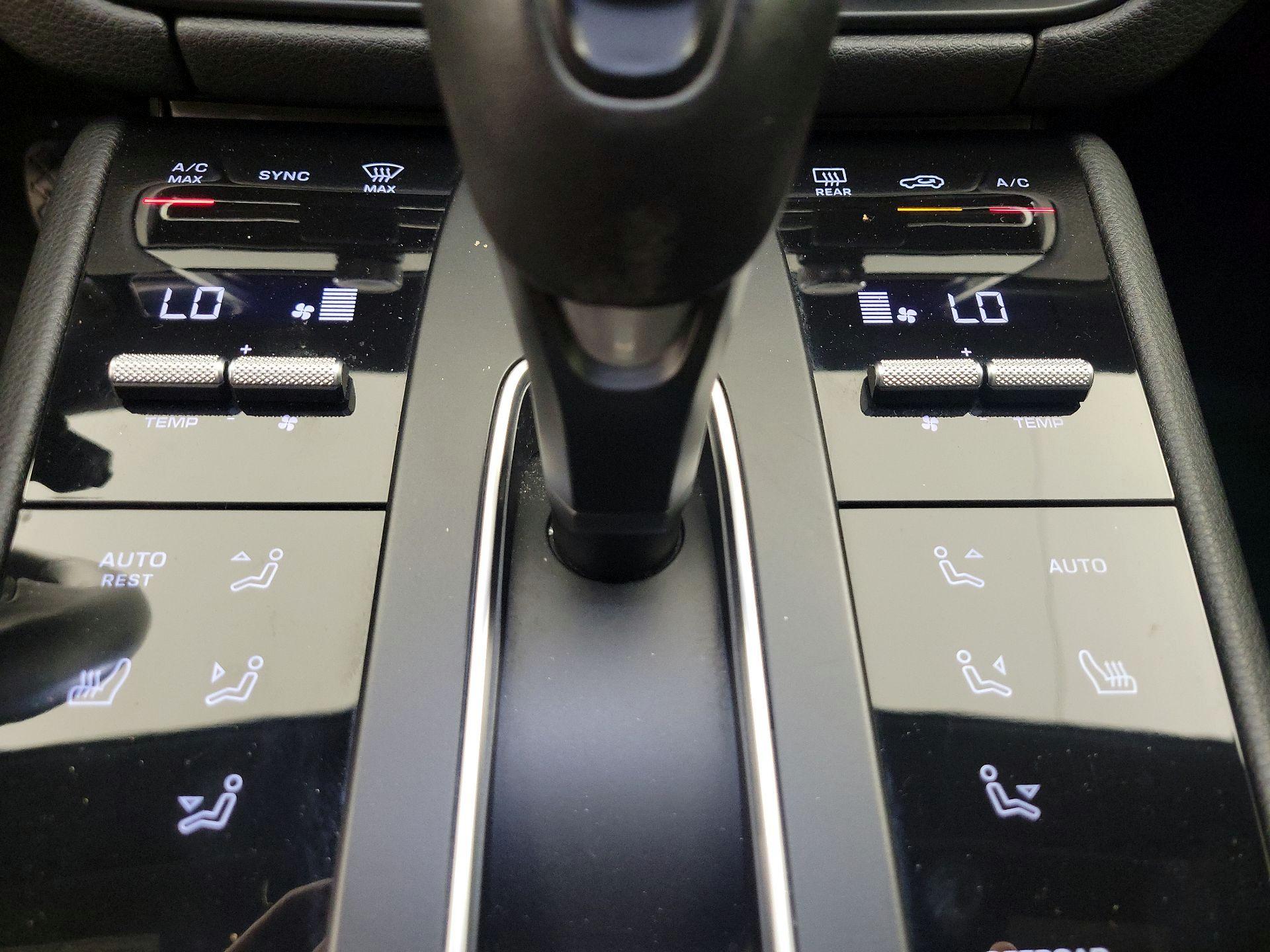 Thumbnail: 2023 Porsche Macan - 17