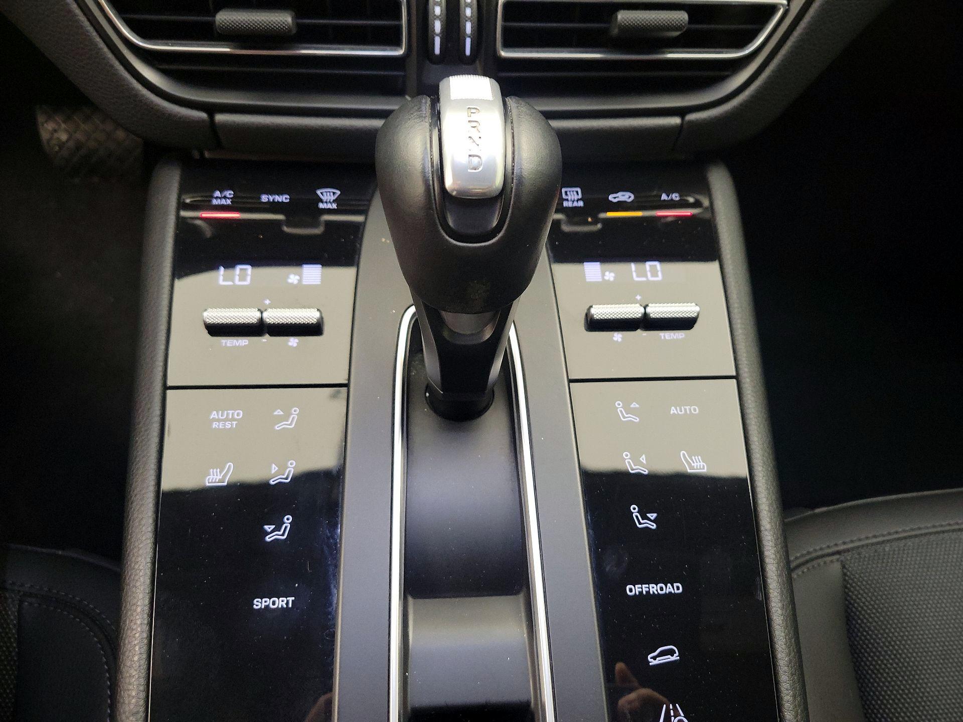 Thumbnail: 2023 Porsche Macan - 18