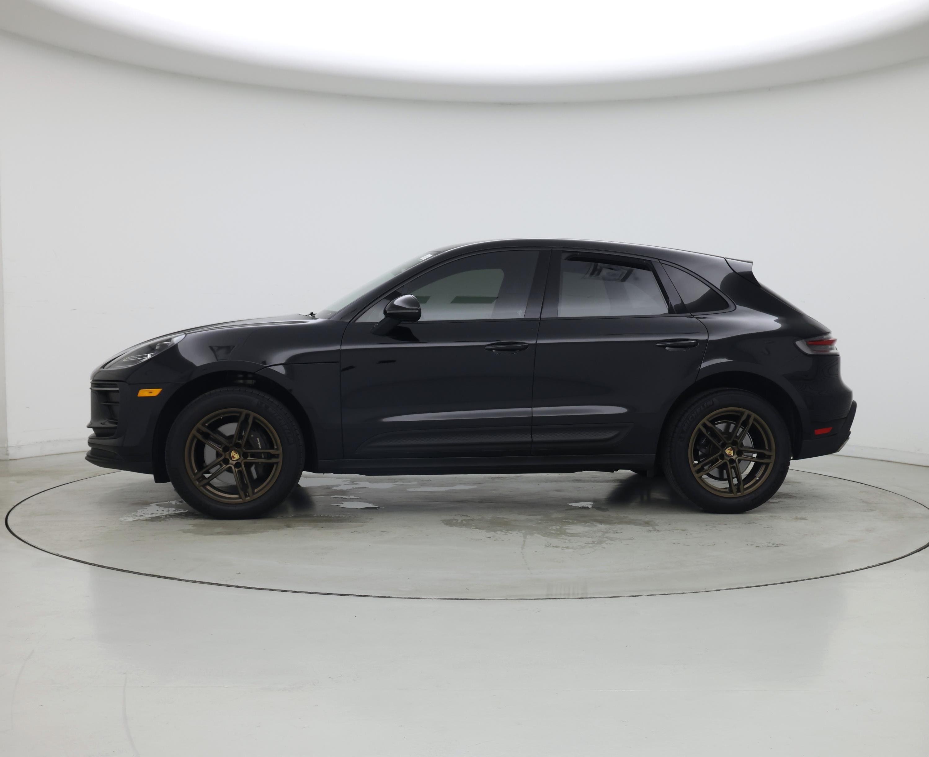 Thumbnail: 2023 Porsche Macan - 3