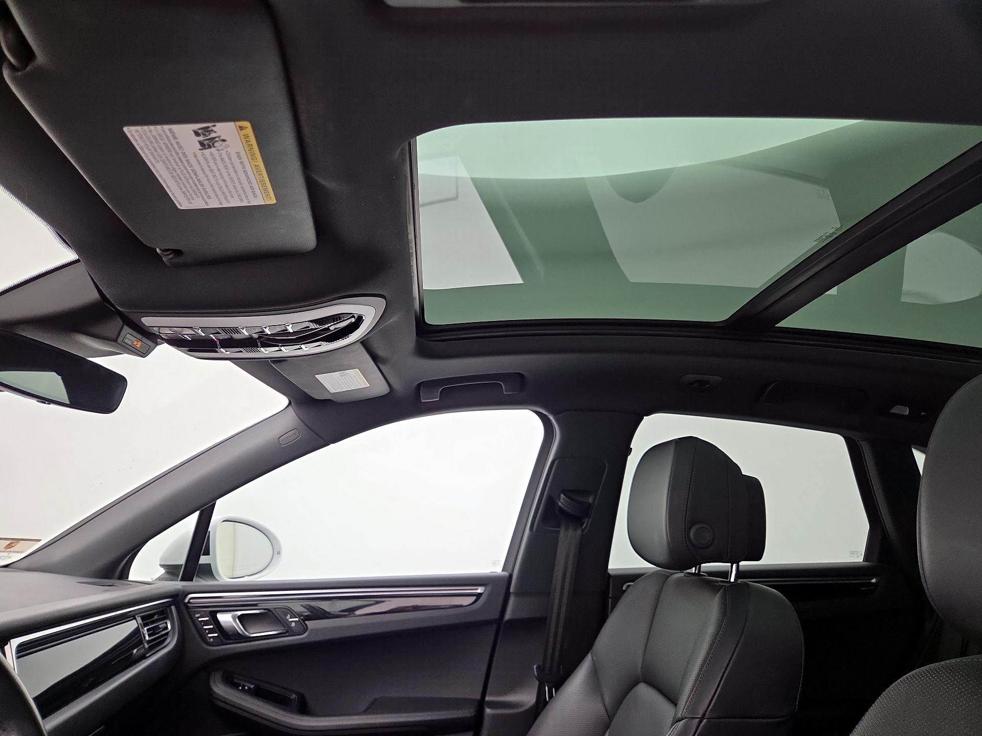 Thumbnail: 2020 Porsche Macan - 20