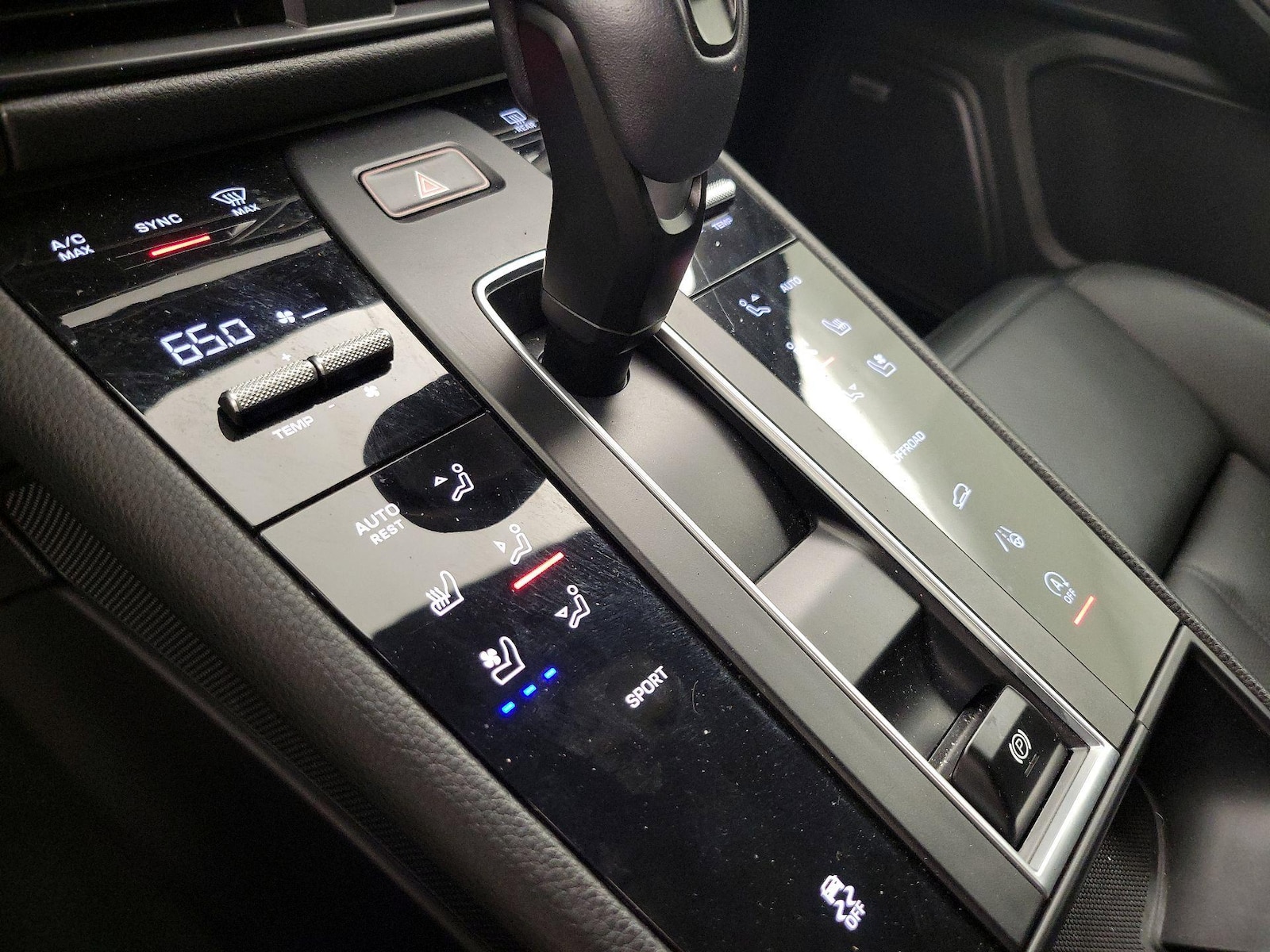 2022 Porsche Macan Base - Photo 18