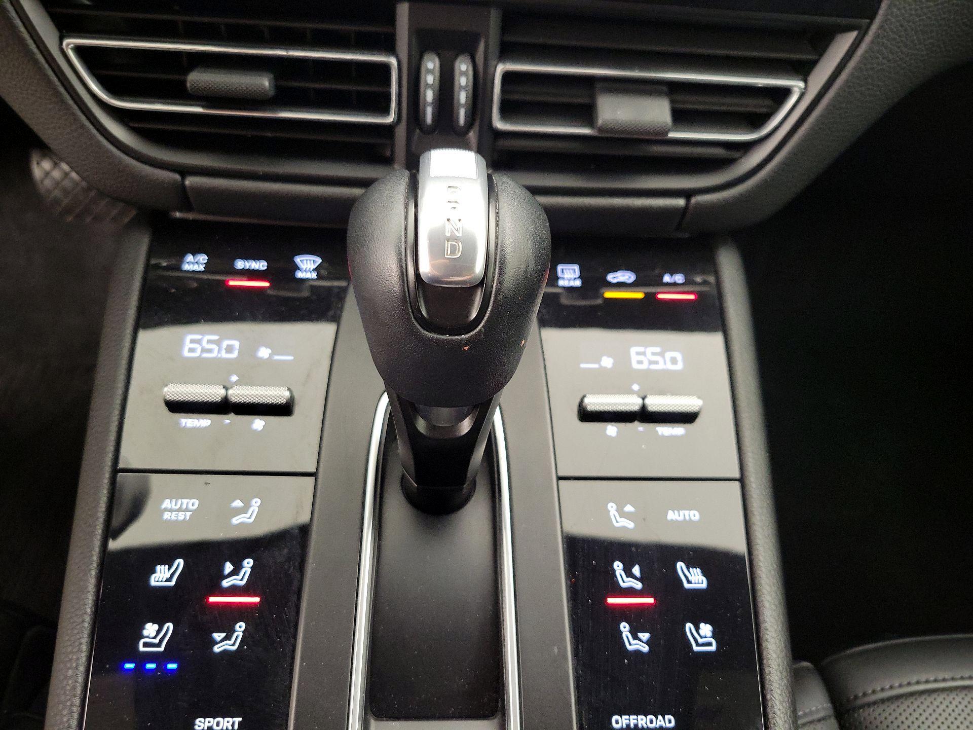Thumbnail: 2022 Porsche Macan - 18
