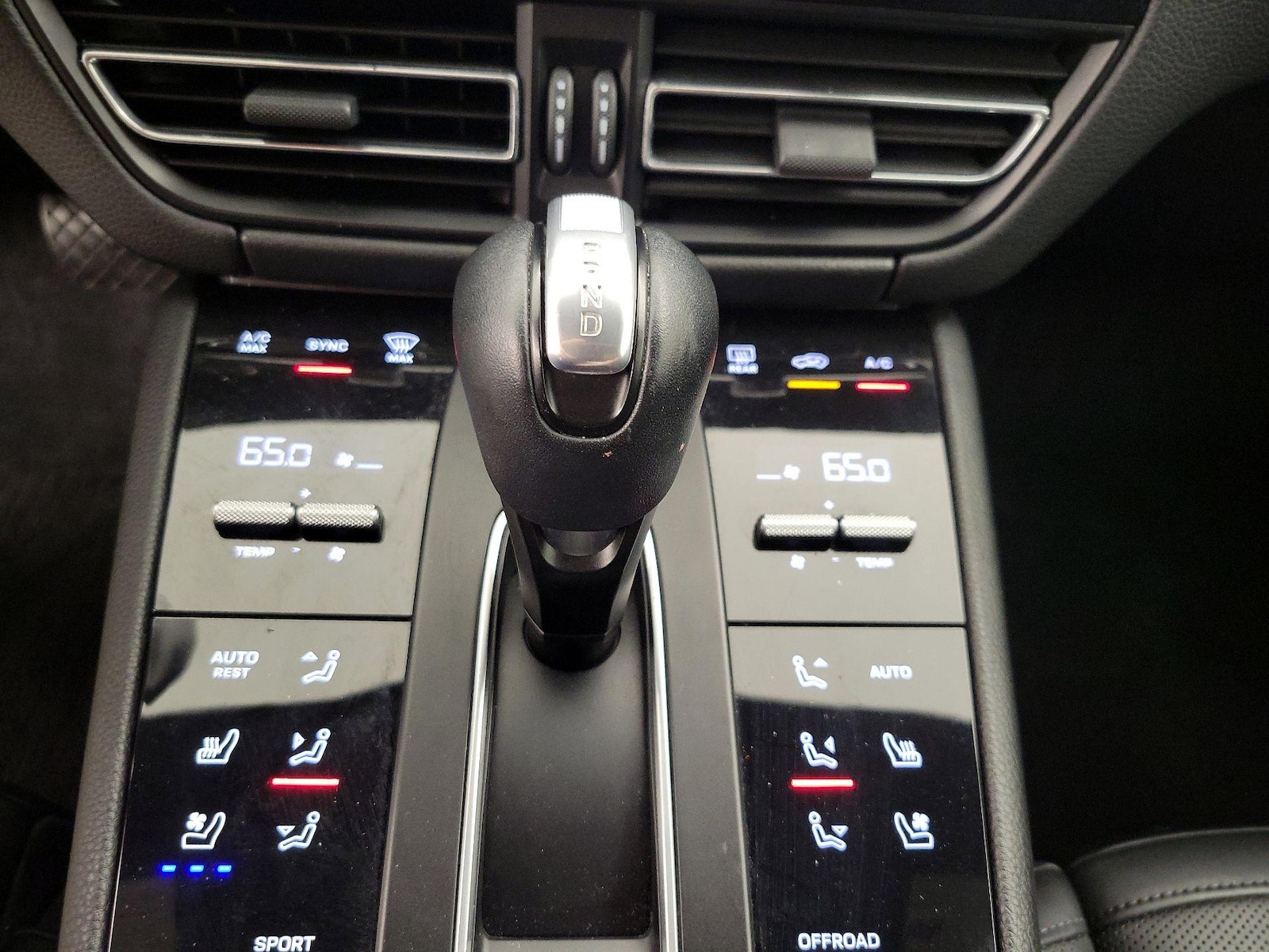 2022 Porsche Macan Base - Photo 19