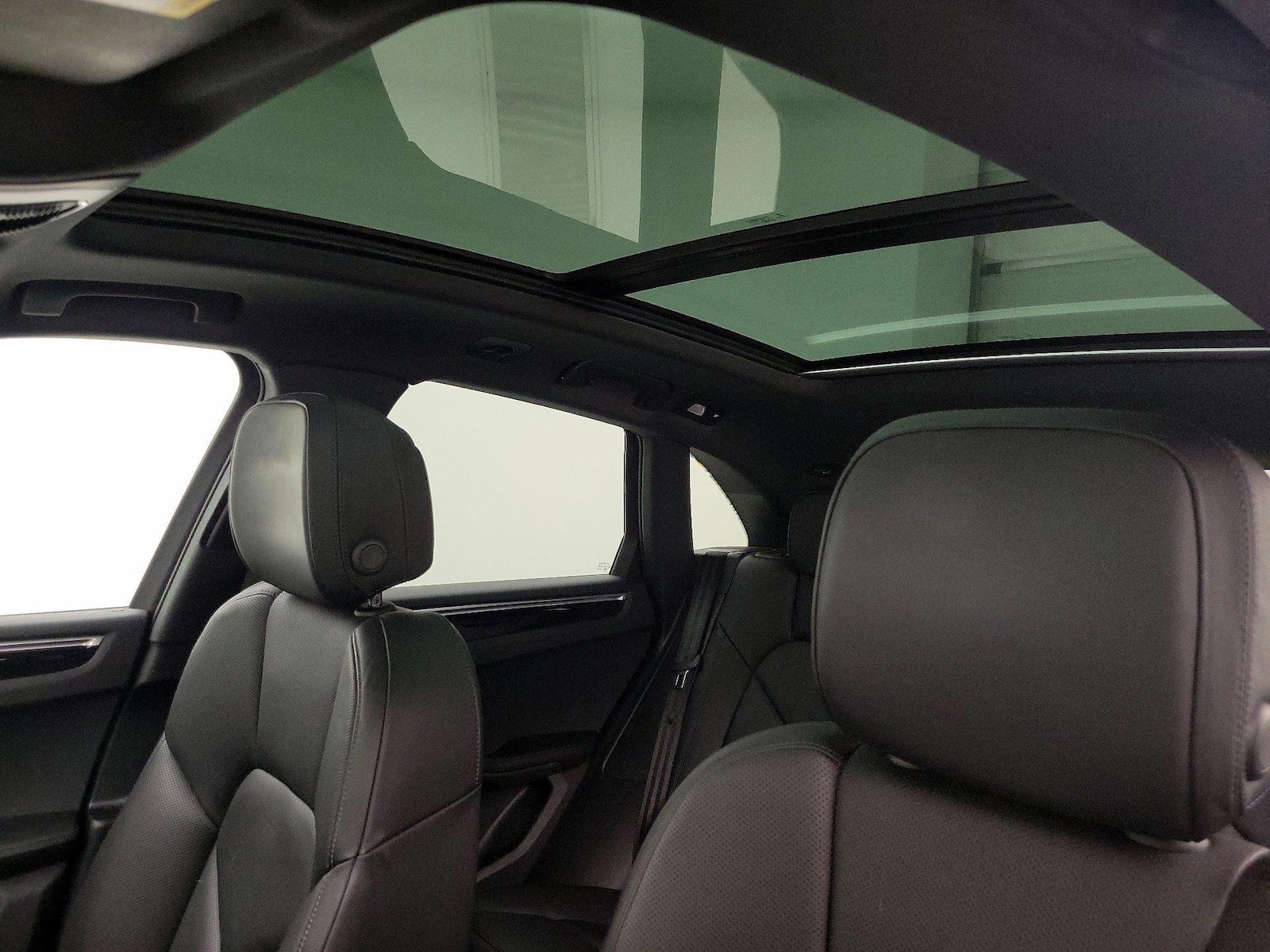 2022 Porsche Macan Base - Photo 21