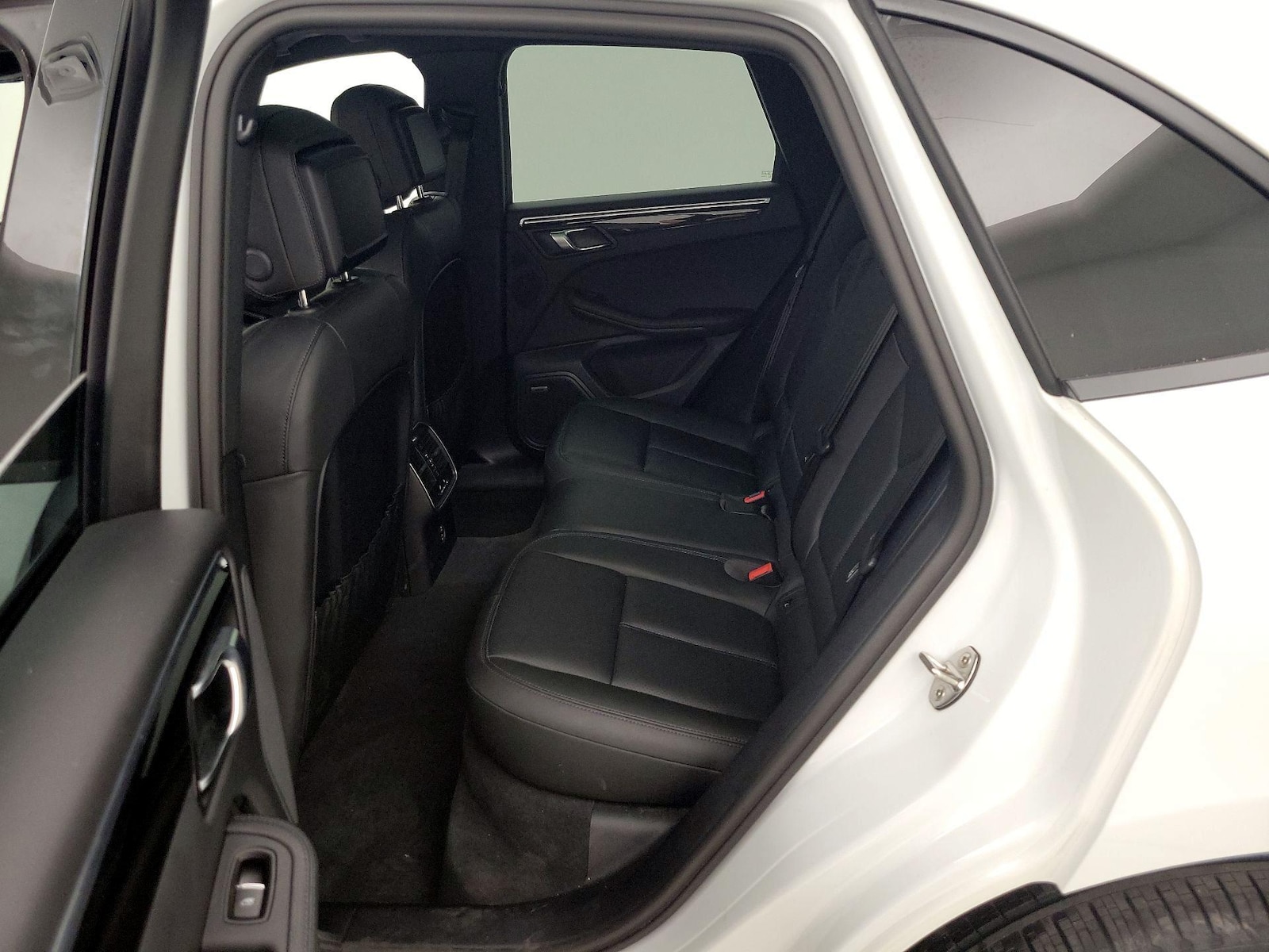 2022 Porsche Macan Base - Photo 22